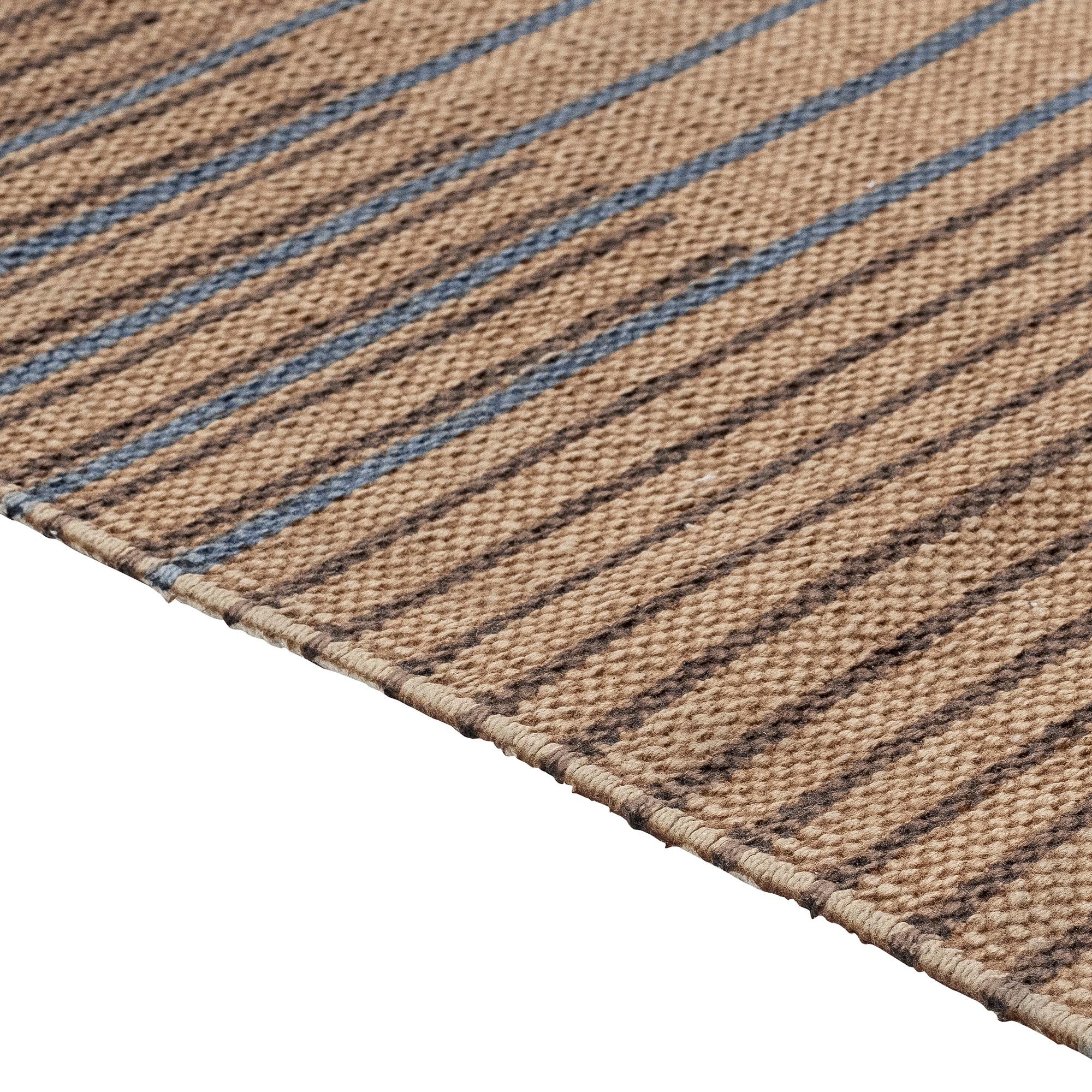 Der Boon Teppich von Bloomingville vereint stilvolles Design und Funktionalität. Aus hochwertiger Baumwolle gefertigt, bringt er Wärme und Struktur in Ihr Zuhause.