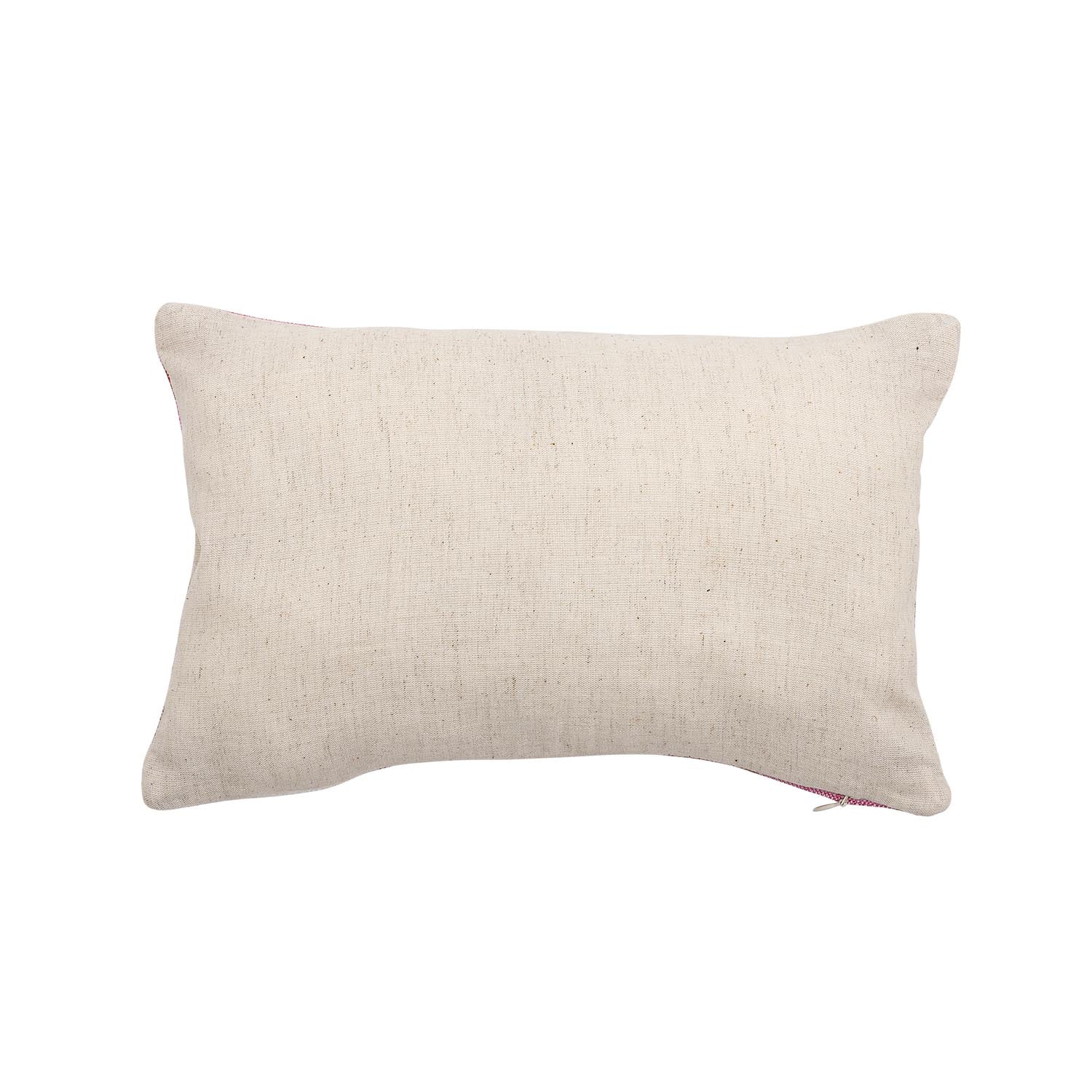 Das Bloomingville Elder Kissen in Pink aus Baumwolle bringt Stil und Komfort in Ihr Zuhause und ergänzt Ihre Einrichtung perfekt.