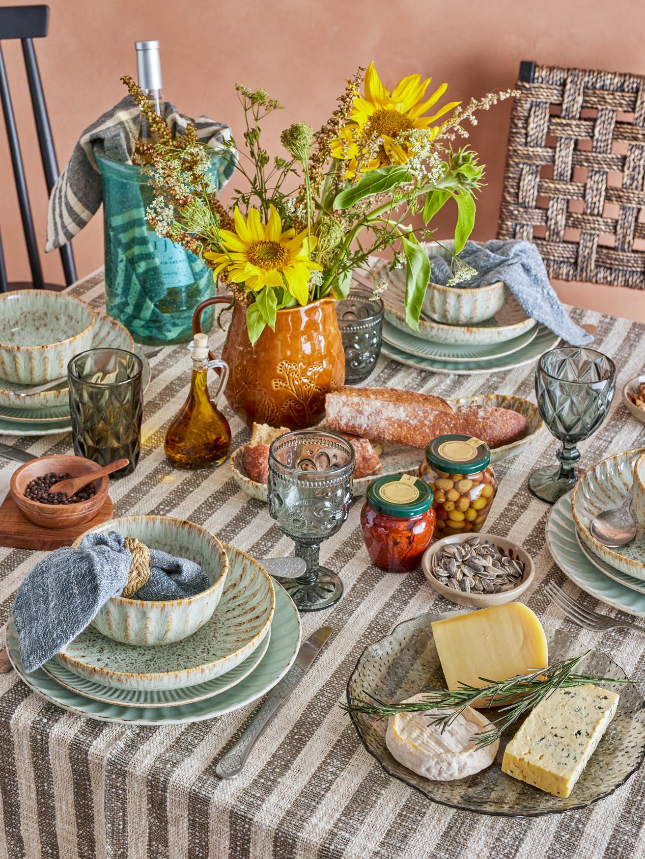 Fleur Servierplatte, Natur, Steingut in Nature präsentiert im Onlineshop von KAQTU Design AG. Tablett ist von Creative Collection