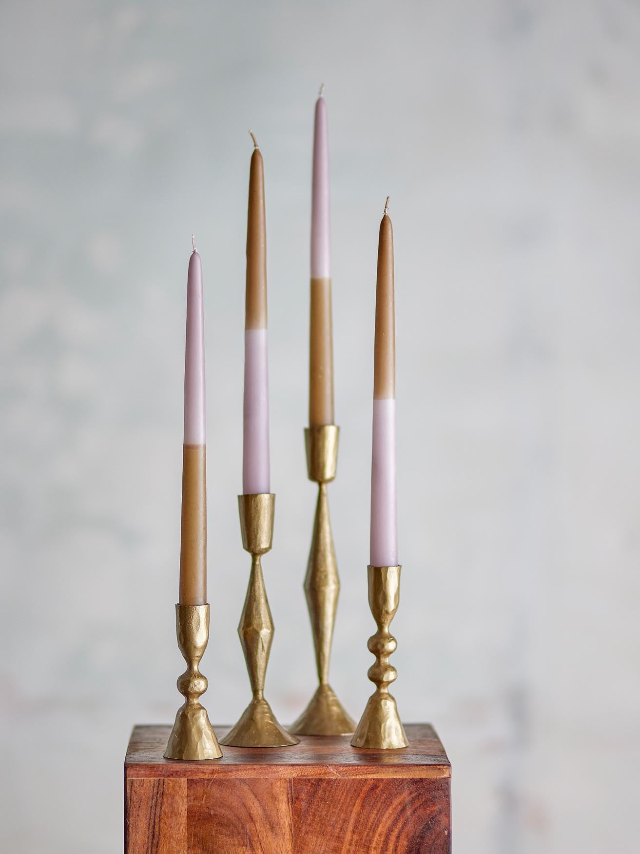 Burma Kerze, Rose, Parafin in Rose präsentiert im Onlineshop von KAQTU Design AG. Kerzen ist von Bloomingville