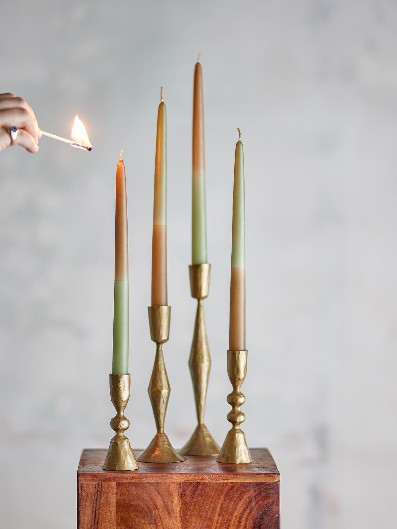 Burma Kerze, Grün, Parafin in Green präsentiert im Onlineshop von KAQTU Design AG. Kerzen ist von Bloomingville