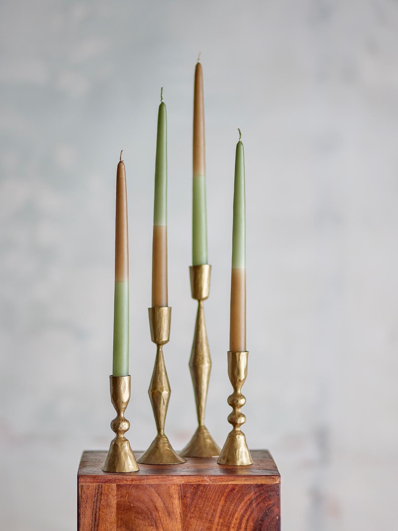 Burma Kerze, Grün, Parafin in Green präsentiert im Onlineshop von KAQTU Design AG. Kerzen ist von Bloomingville