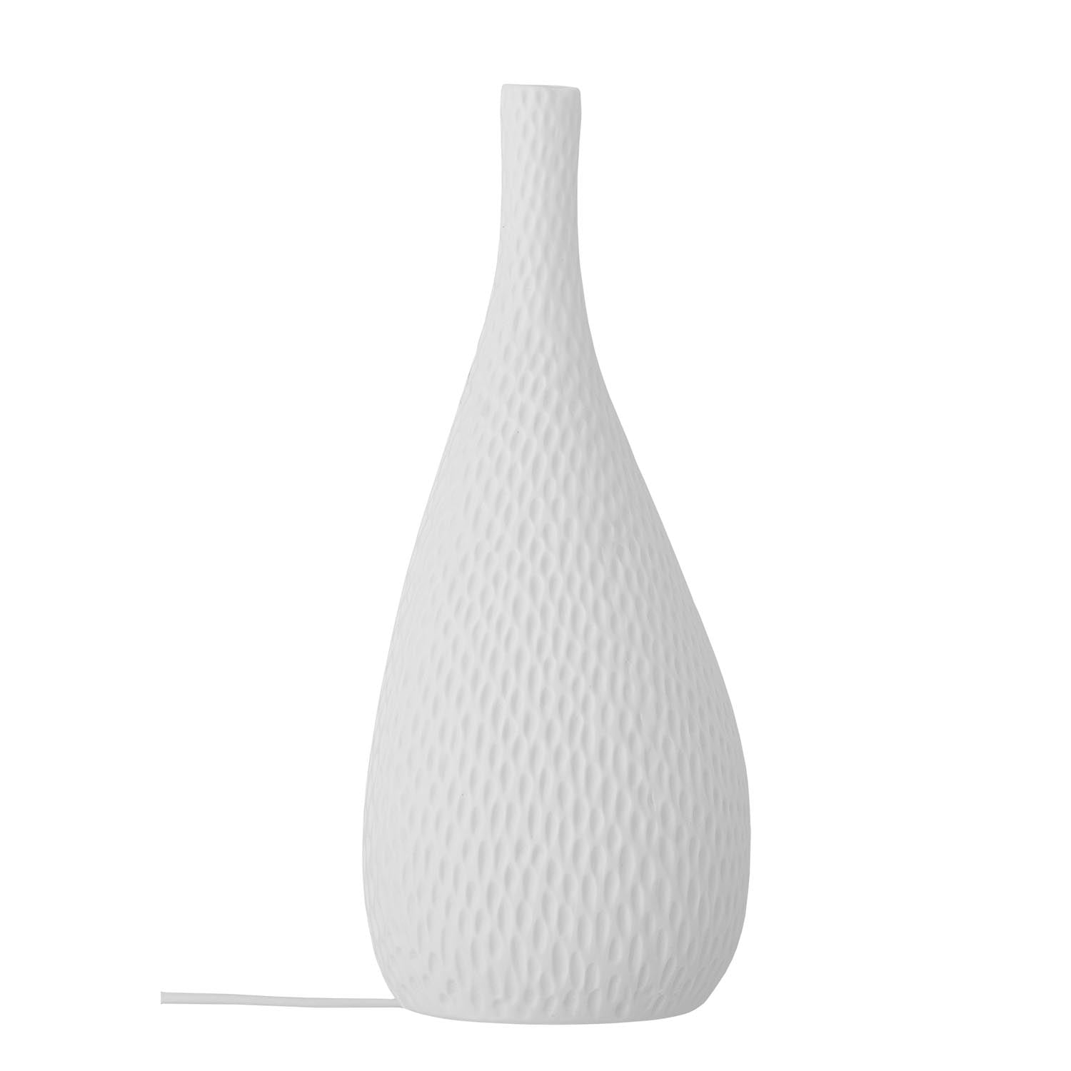 Pela Tischlampe von Bloomingville: Skandinavisches Design aus weissem Steingut, langlebig, elegant, mit LED für warme Atmosphäre.