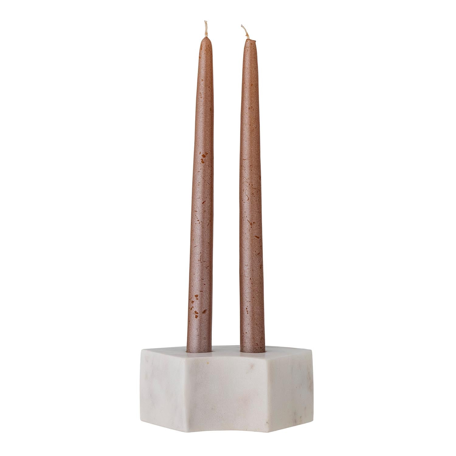 Moderner Kerzenhalter aus weißem Marmor von Bloomingville, perfekt für eine elegante und zeitlose Wohnraumdekoration.