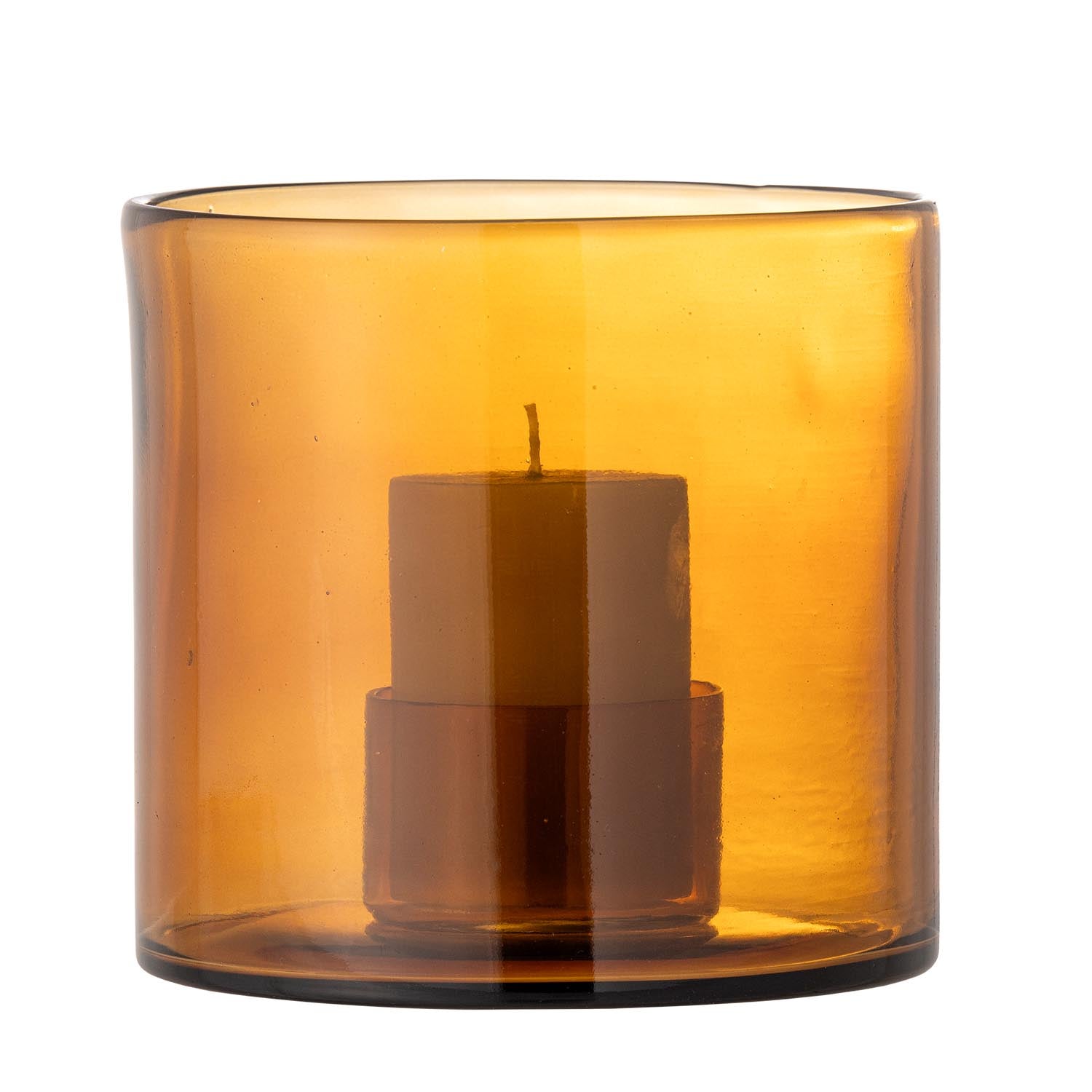Der Kahlah Kerzenhalter aus recyceltem Glas in Braun von Bloomingville vereint Nachhaltigkeit und Stil für ein gemütliches Ambiente.