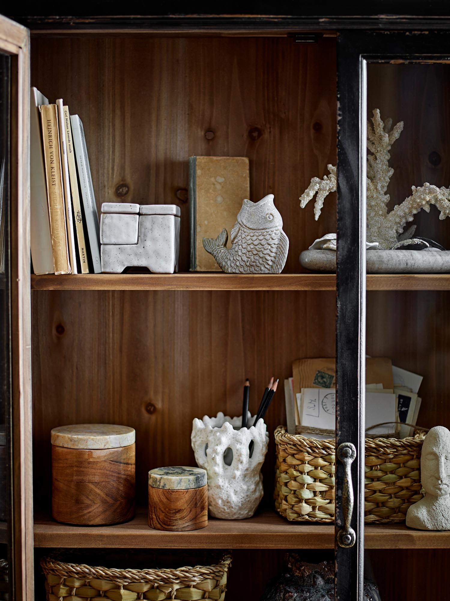 Dekoratives Lisanne Gefäss aus FSC®100% Akazienholz, mit Deckel, perfekt für stilvolle und umweltfreundliche Aufbewahrung.