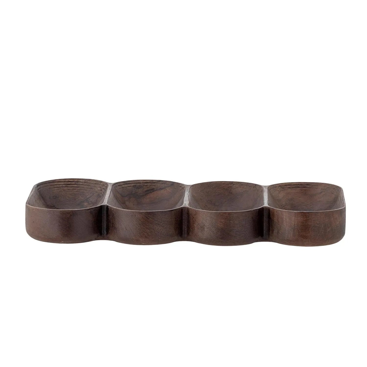 Das Maluna Serviertablett aus braunem Mangoholz von Bloomingville vereint stilvolles Design mit praktischer Funktionalität.