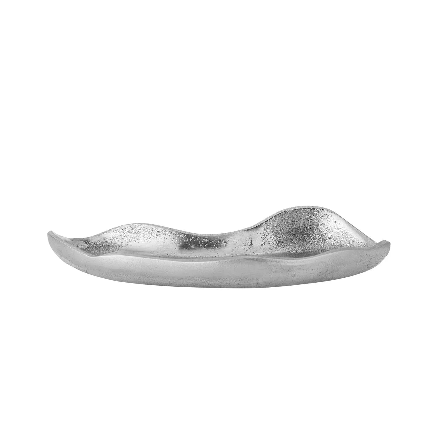 Das Marlice Tablett aus silbernem Aluminium von Bloomingville besticht durch zeitlose Eleganz und vielseitige Einsatzmöglichkeiten.