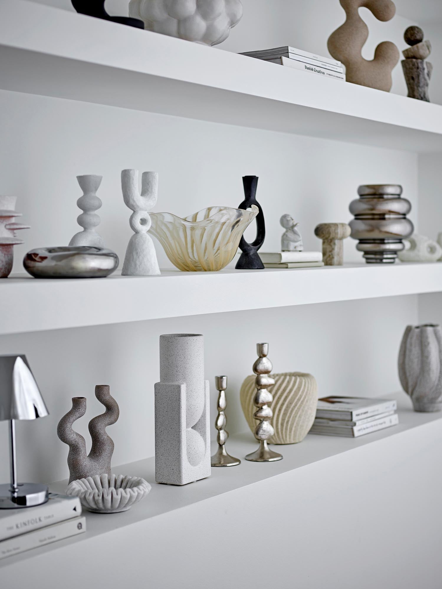 Die Shine Schale von Bloomingville: Eleganz in Silber, robustes Steingut, vielseitig und glamourös für Ihr Zuhause.