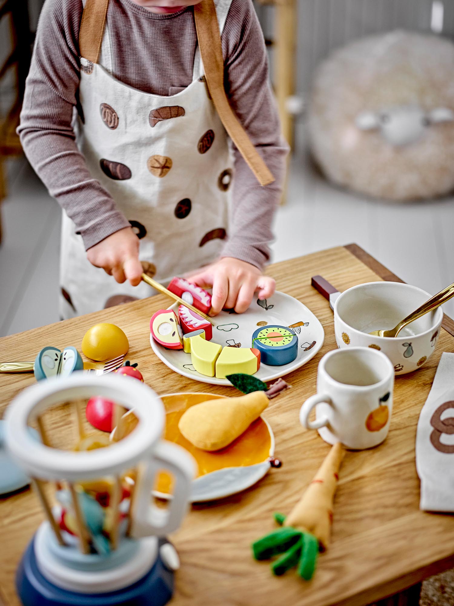 Die Agnes Tasse von Bloomingville Mini aus weißem Steingut ist stilvoll und ideal für Kinder. Perfekt für den täglichen Gebrauch.