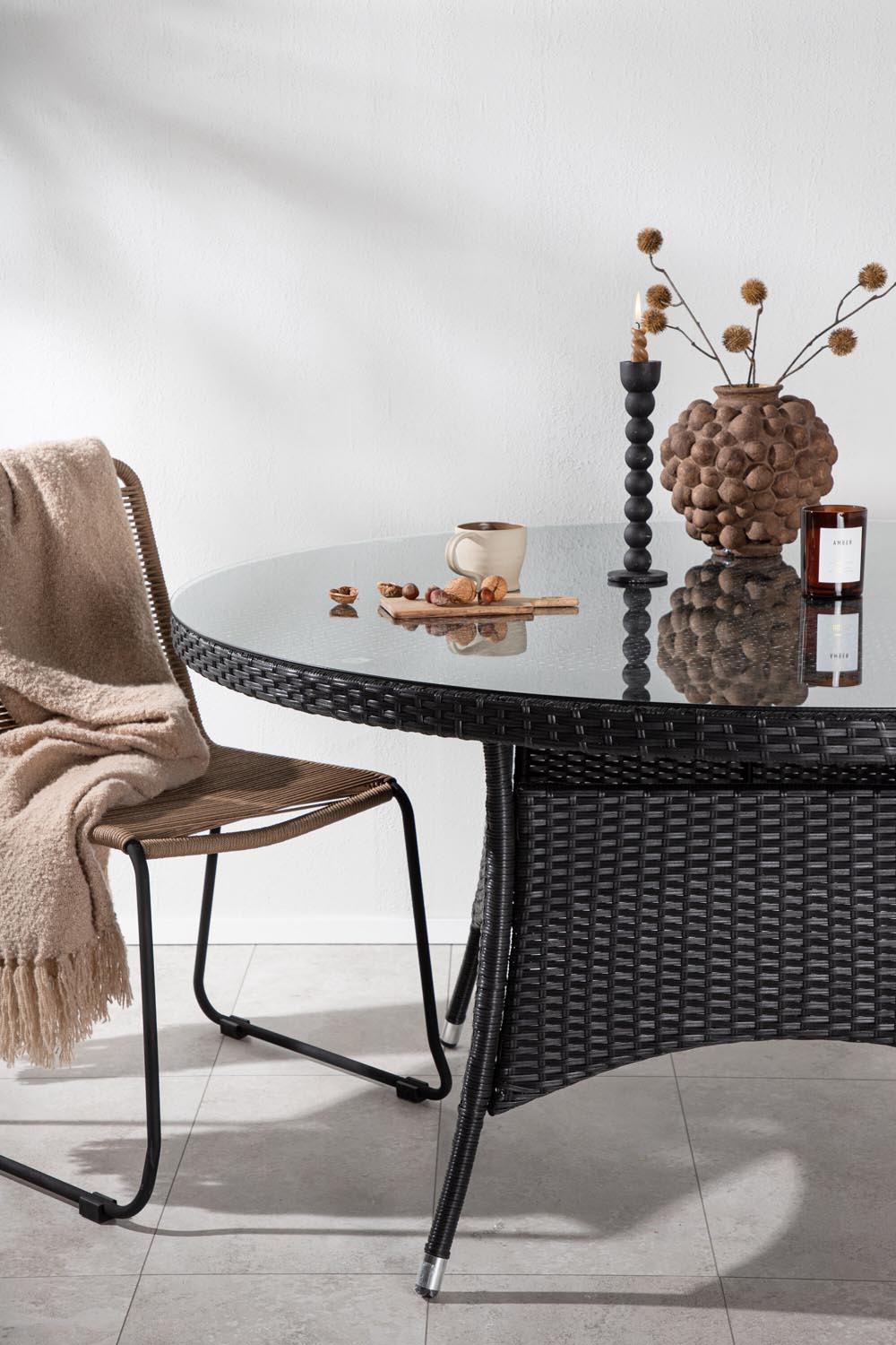 Volta Gartentisch rund in Schwarz präsentiert im Onlineshop von KAQTU Design AG. Gartentisch ist von Venture Home