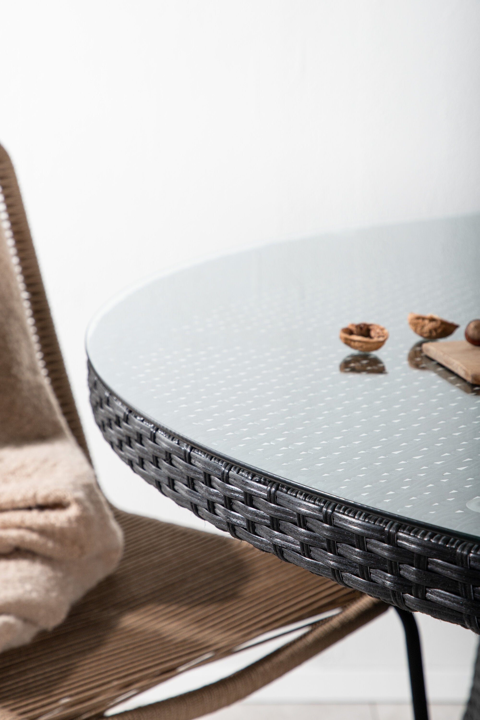 Volta Gartentisch rund in Schwarz präsentiert im Onlineshop von KAQTU Design AG. Gartentisch ist von Venture Home