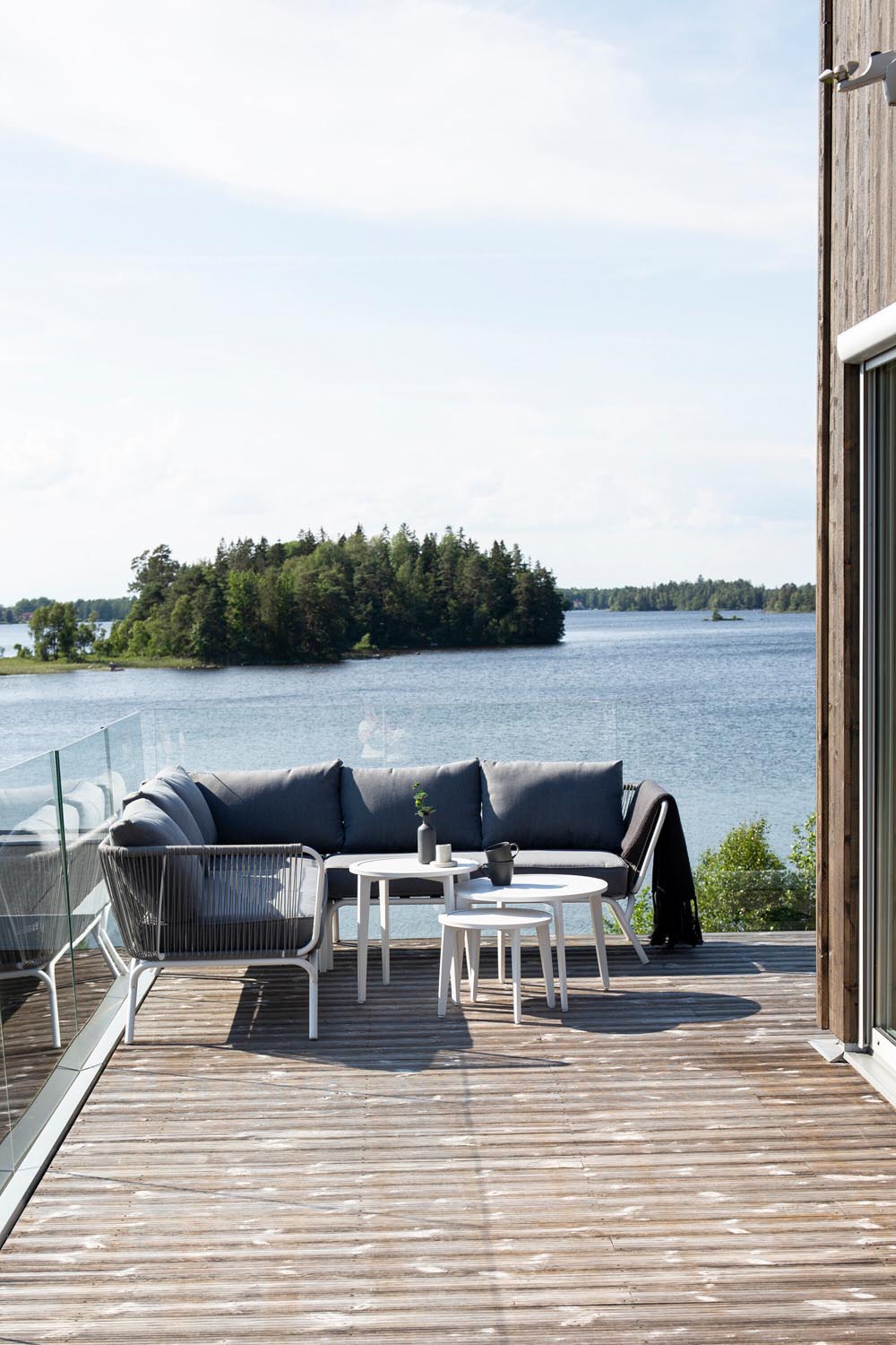 Roxo Ecksofa Outdoorset ⌀50cm in Weiss präsentiert im Onlineshop von KAQTU Design AG. Loungeset ist von Venture Home