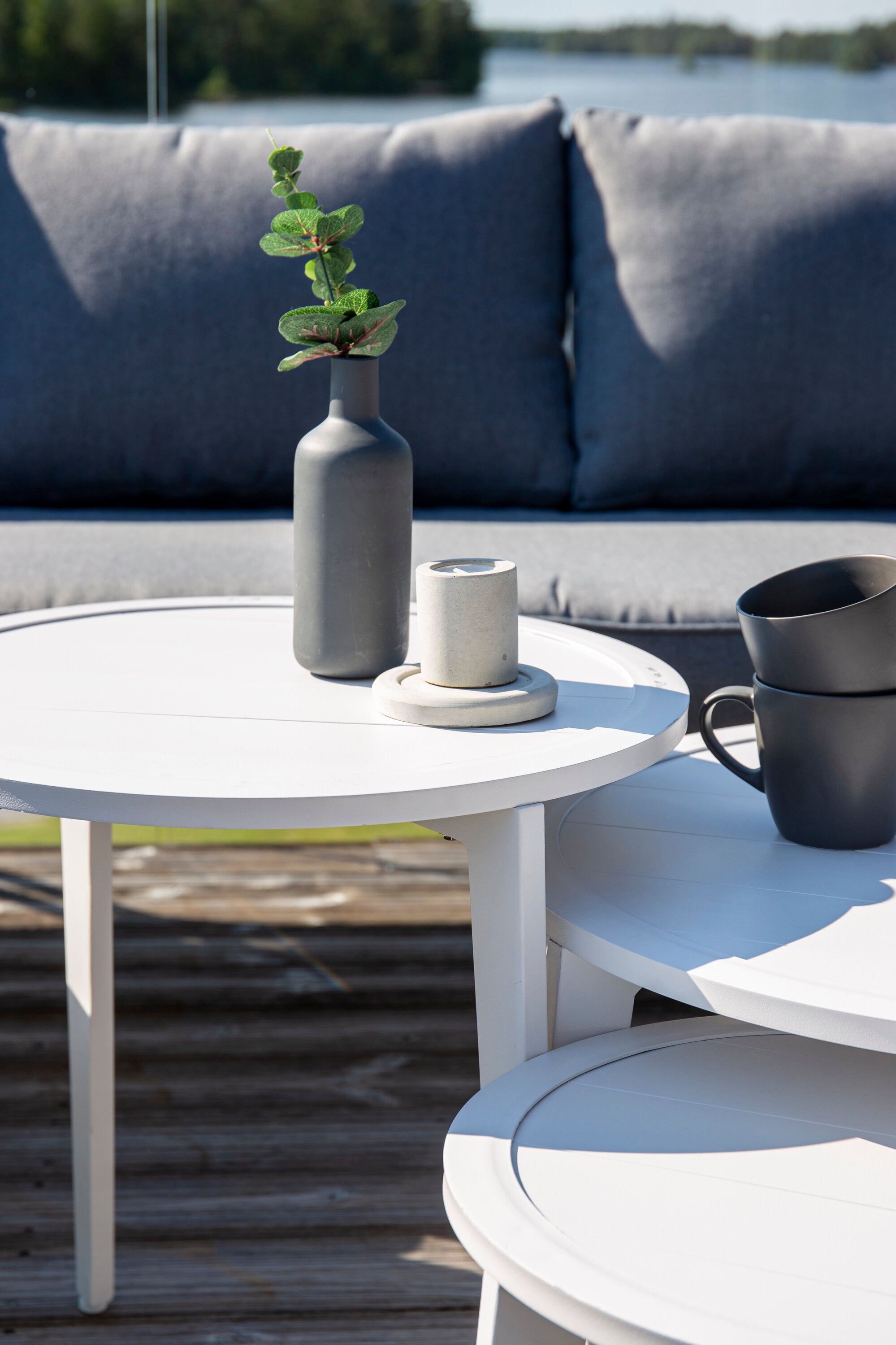 Roxo Ecksofa Outdoorset ⌀50cm in Weiss präsentiert im Onlineshop von KAQTU Design AG. Loungeset ist von Venture Home