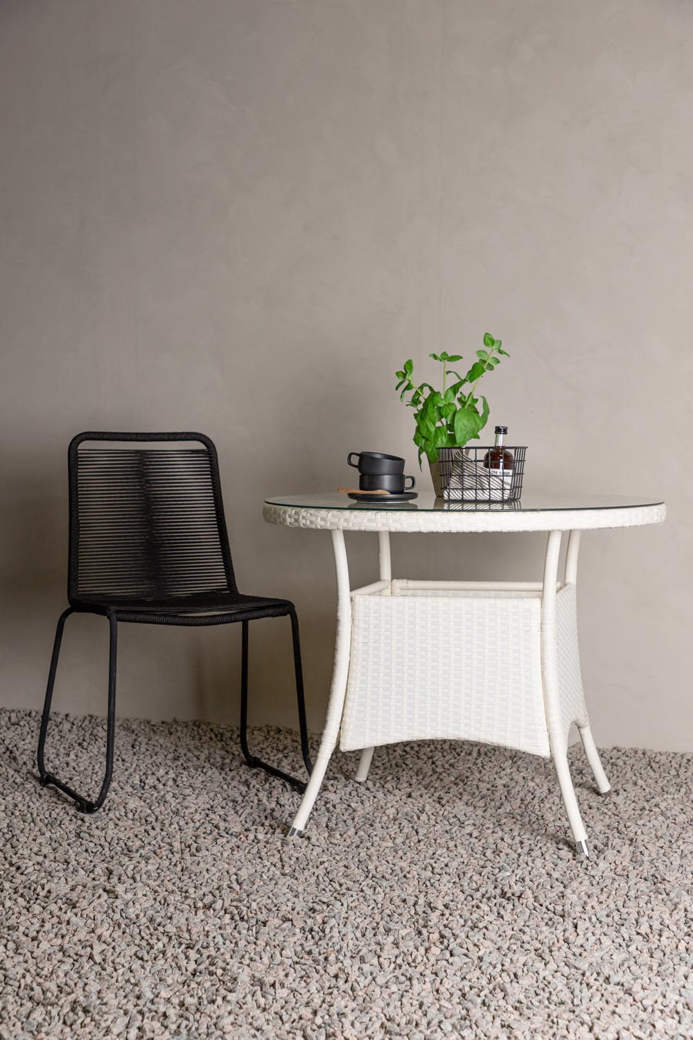 Volta Gartentisch rund in Weiss präsentiert im Onlineshop von KAQTU Design AG. Gartentisch ist von Venture Home