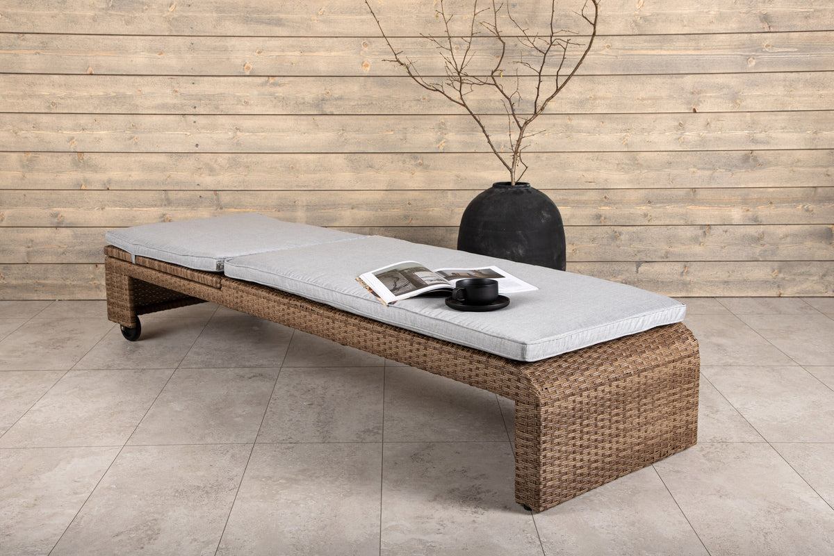 London Sonnenliege in Natur präsentiert im Onlineshop von KAQTU Design AG. Liegestuhl ist von Venture Home