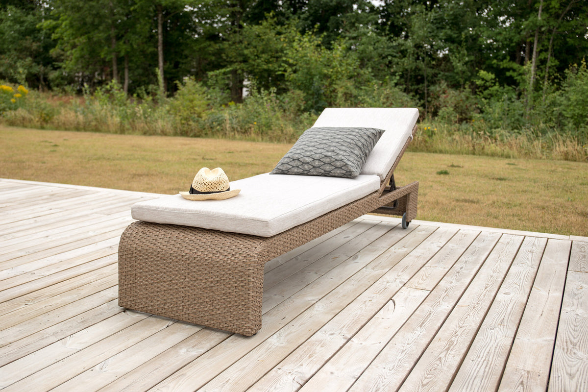 London Sonnenliege in Natur präsentiert im Onlineshop von KAQTU Design AG. Liegestuhl ist von Venture Home