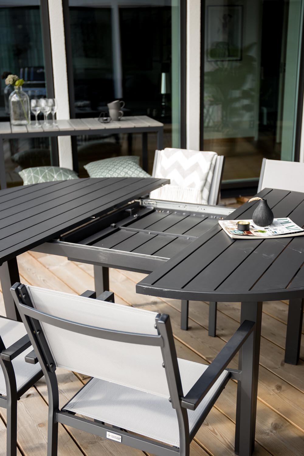 Marbella Gartentisch in Schwarz präsentiert im Onlineshop von KAQTU Design AG. Gartentisch ist von Venture Home