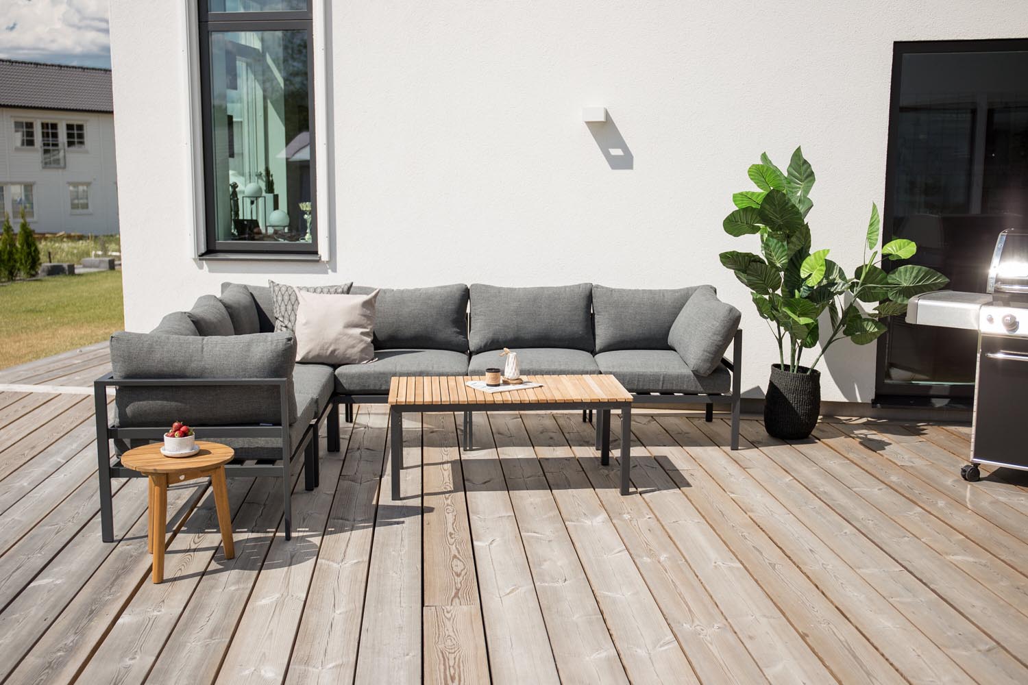 Brasilia Coffee Tisch Outdoor in Schwarz präsentiert im Onlineshop von KAQTU Design AG. Beistelltisch Outdoor ist von Venture Home