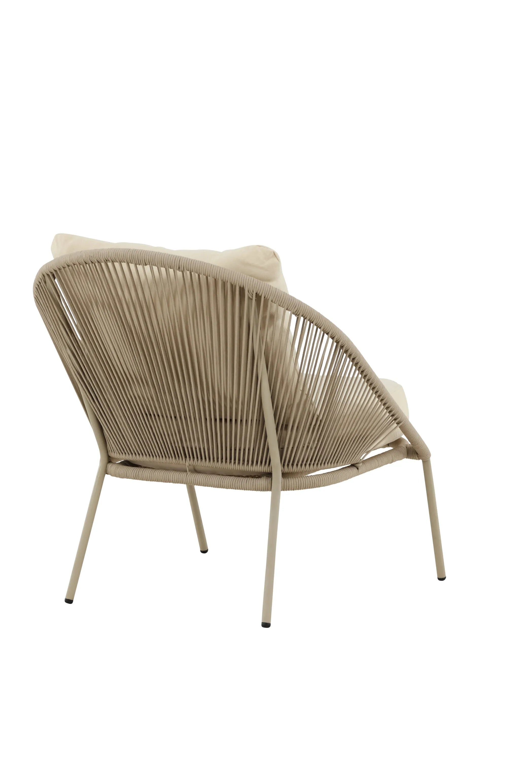 Der Lindos Loungesessel von Venture Home bietet stilvollen Komfort und modernes Design für ein elegantes Wohnambiente.