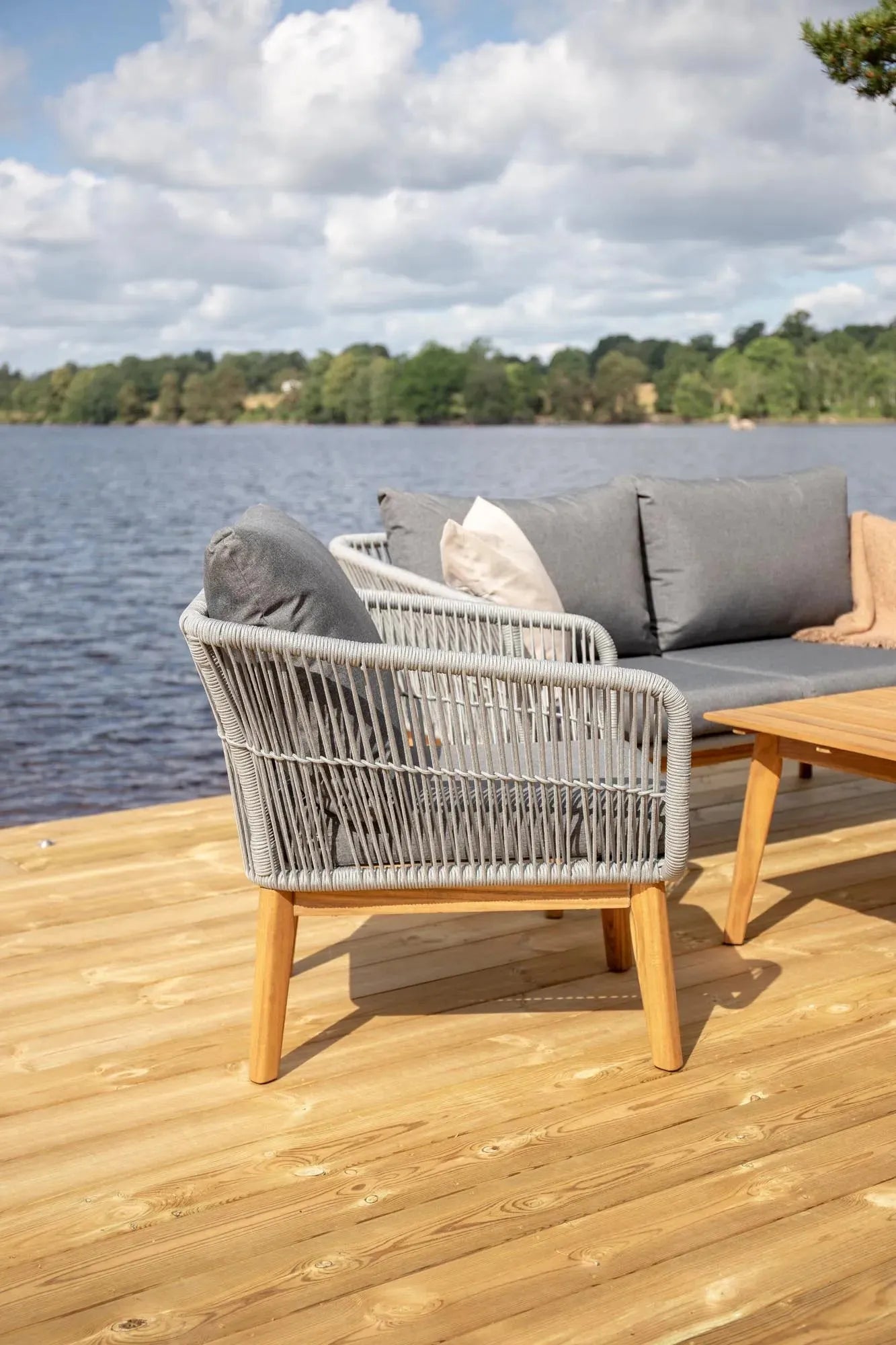 Stilvolles Chania Sofa 110cm: Komfort für Ihren Garten von Venture Home.