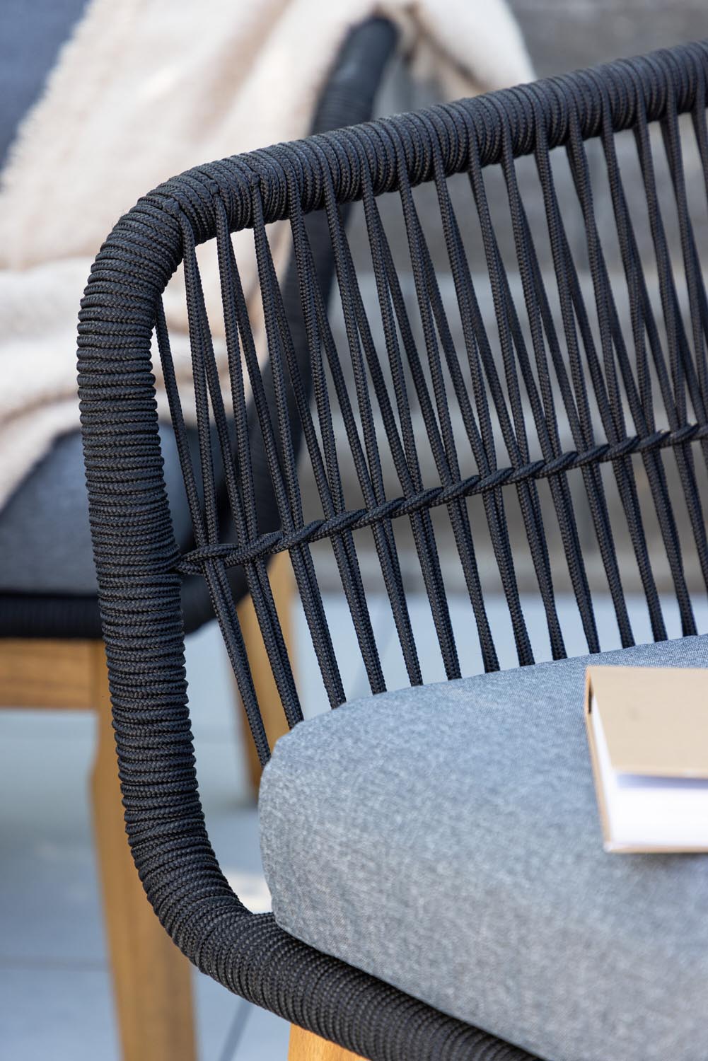 Chania Sofa Outdoorset 110cm in Schwarz präsentiert im Onlineshop von KAQTU Design AG. Loungeset ist von Venture Home