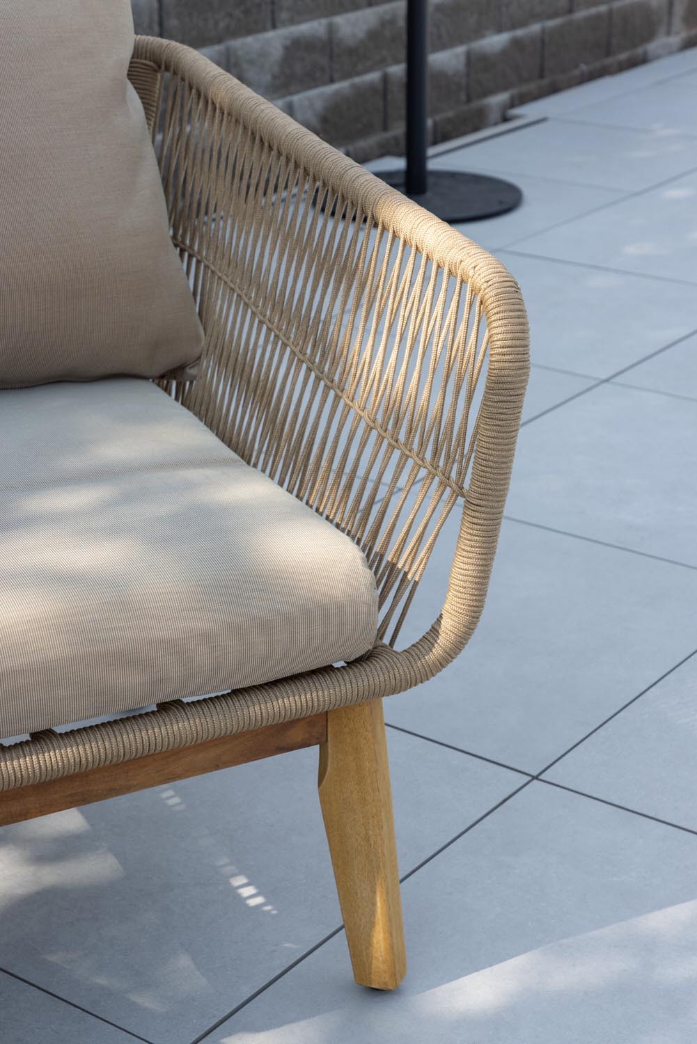 Chania Sofa Outdoorset 110cm in Latte präsentiert im Onlineshop von KAQTU Design AG. Loungeset ist von Venture Home