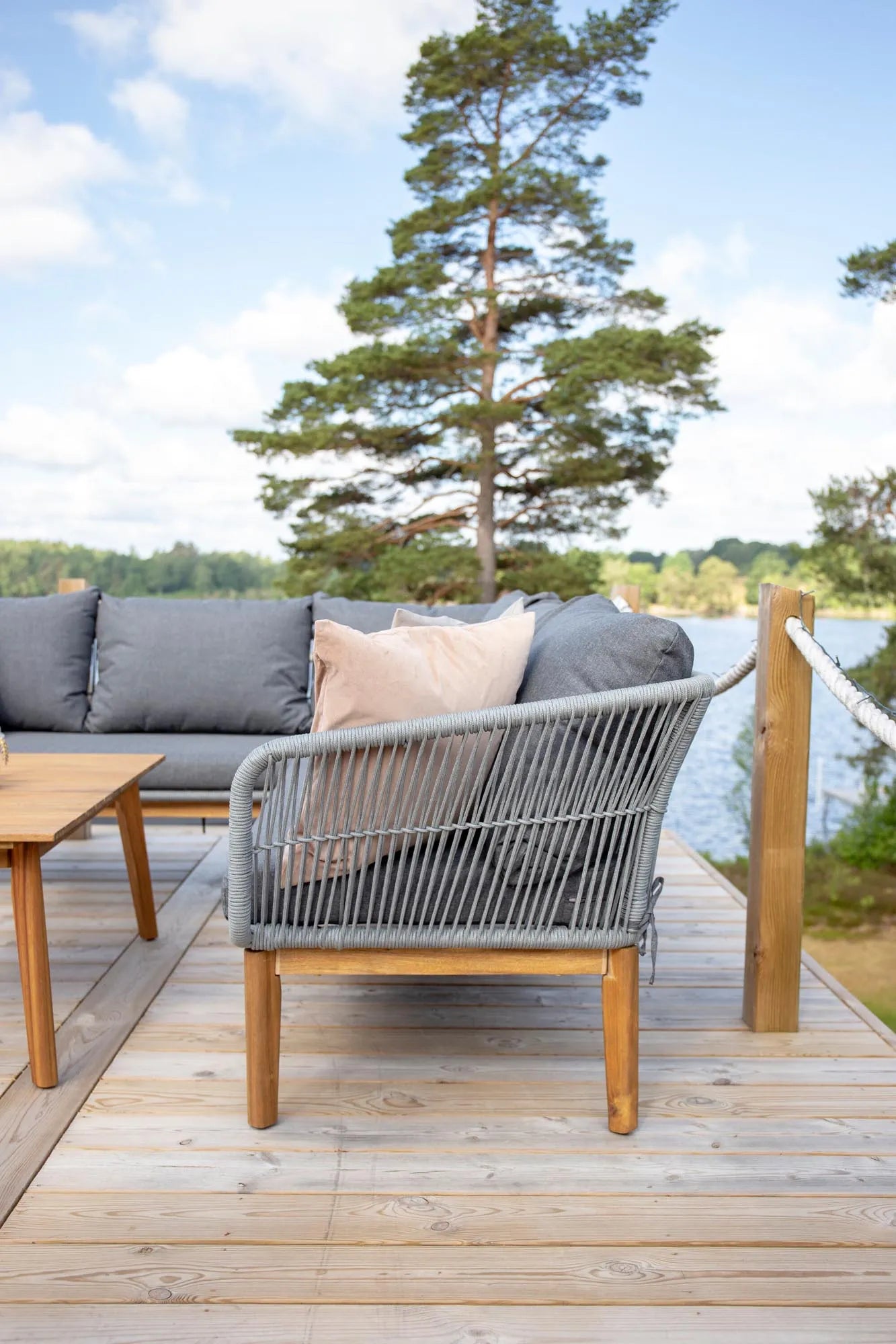 Chania Ecksofa 110cm: Luxuriöse Outdoor-Gemütlichkeit von Venture Home.