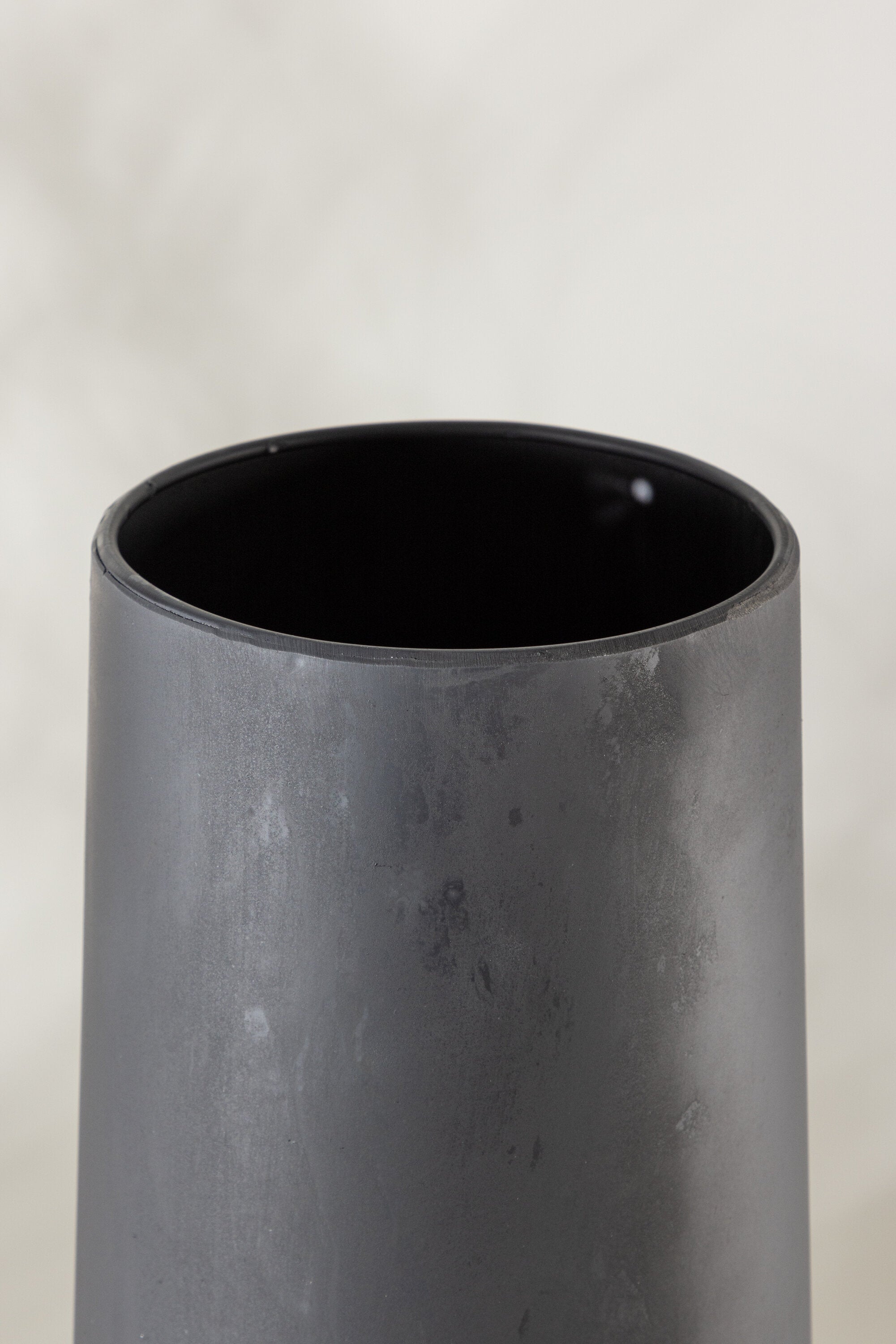 Bastian Feuerkorb in Schwarz präsentiert im Onlineshop von KAQTU Design AG. Feuerschale ist von Venture Home