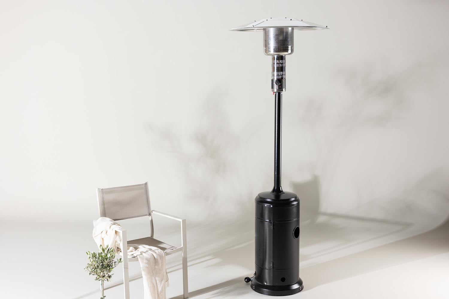 Hootie Mushroom Heater in Schwarz präsentiert im Onlineshop von KAQTU Design AG. Outdoor-Accessoire ist von Venture Home