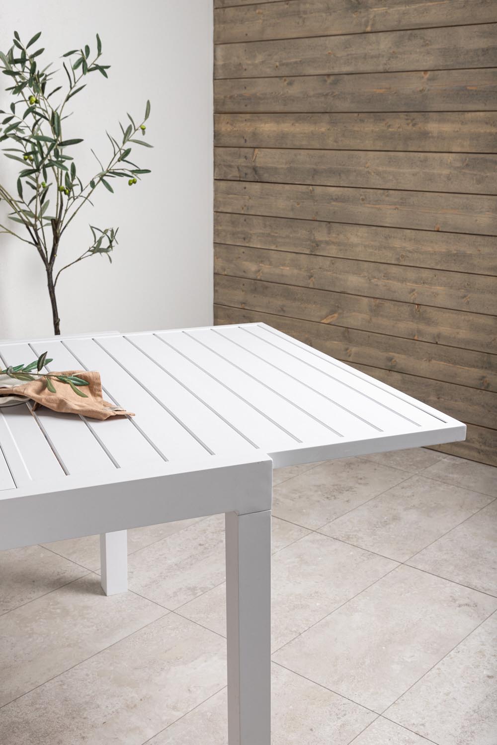 Marbella Gartentisch ausziehbar in Weiss präsentiert im Onlineshop von KAQTU Design AG. Gartentisch ist von Venture Home