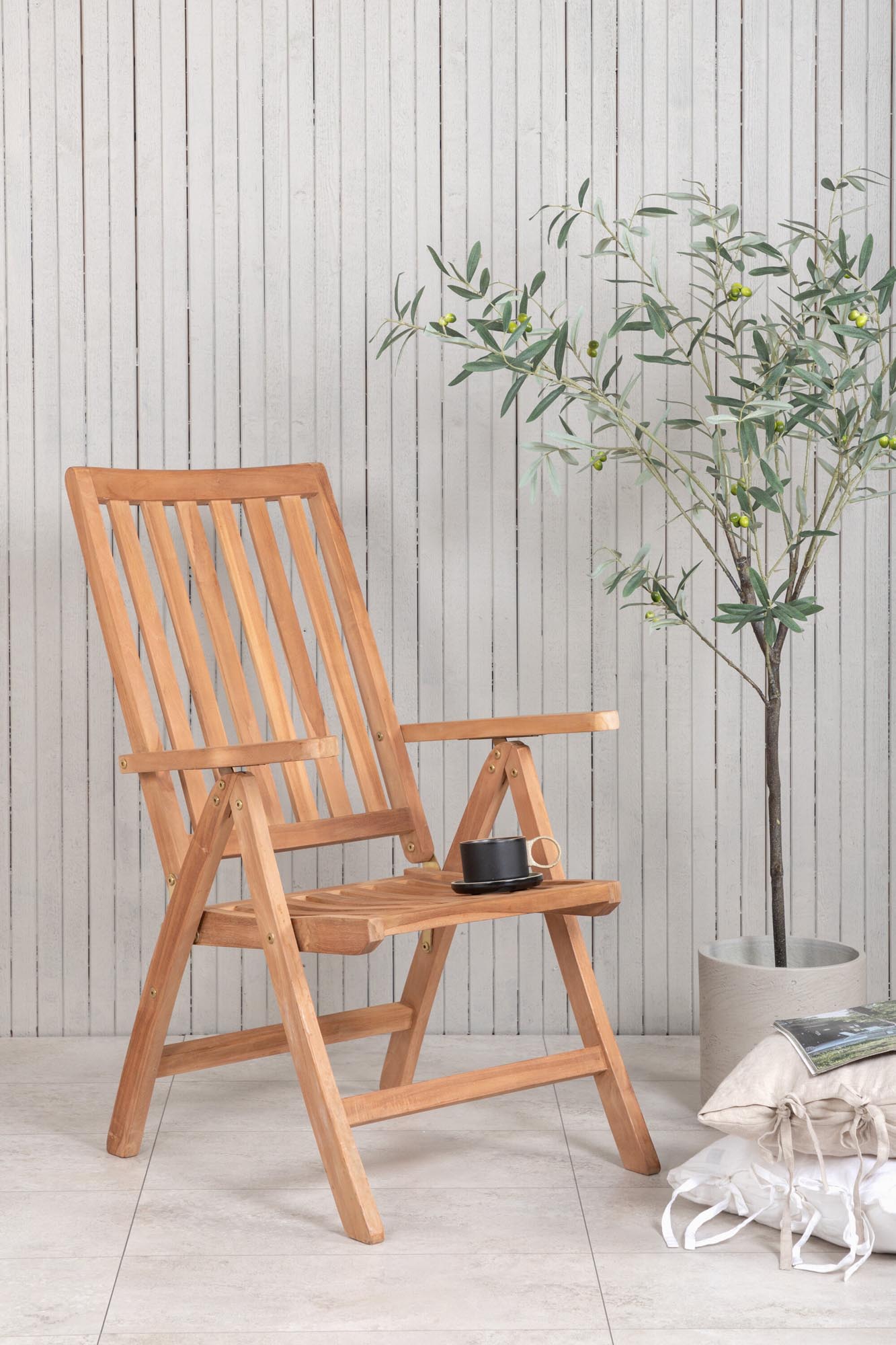 Kenya Stuhl in Natur präsentiert im Onlineshop von KAQTU Design AG. Gartenstuhl mit Armlehnen ist von Venture Home