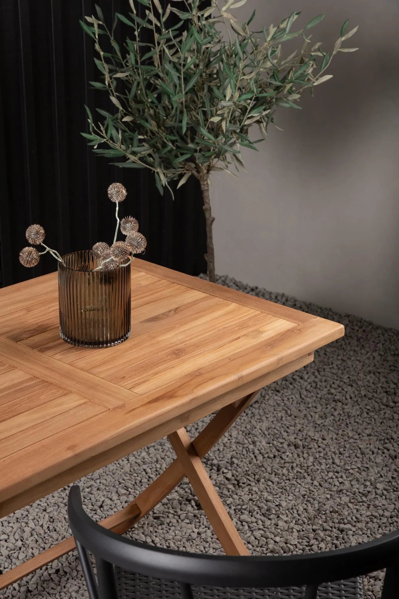 Moderner Tisch Kenya von Venture Home, ideal für stilvolle Wohnräume, mit hochwertigem Design und vielseitiger Funktionalität.