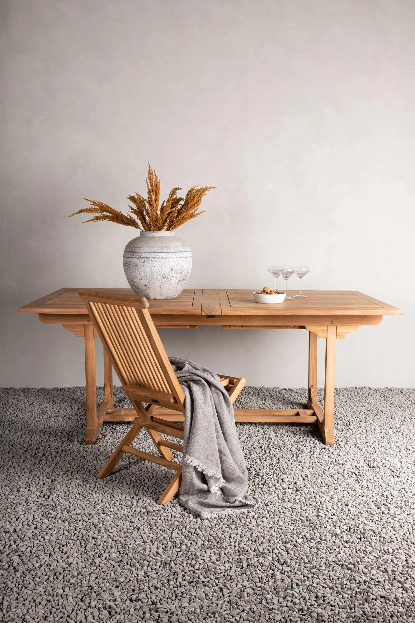 Kenya Gartentisch ausziehbar in Natur präsentiert im Onlineshop von KAQTU Design AG. Gartentisch ist von Venture Home