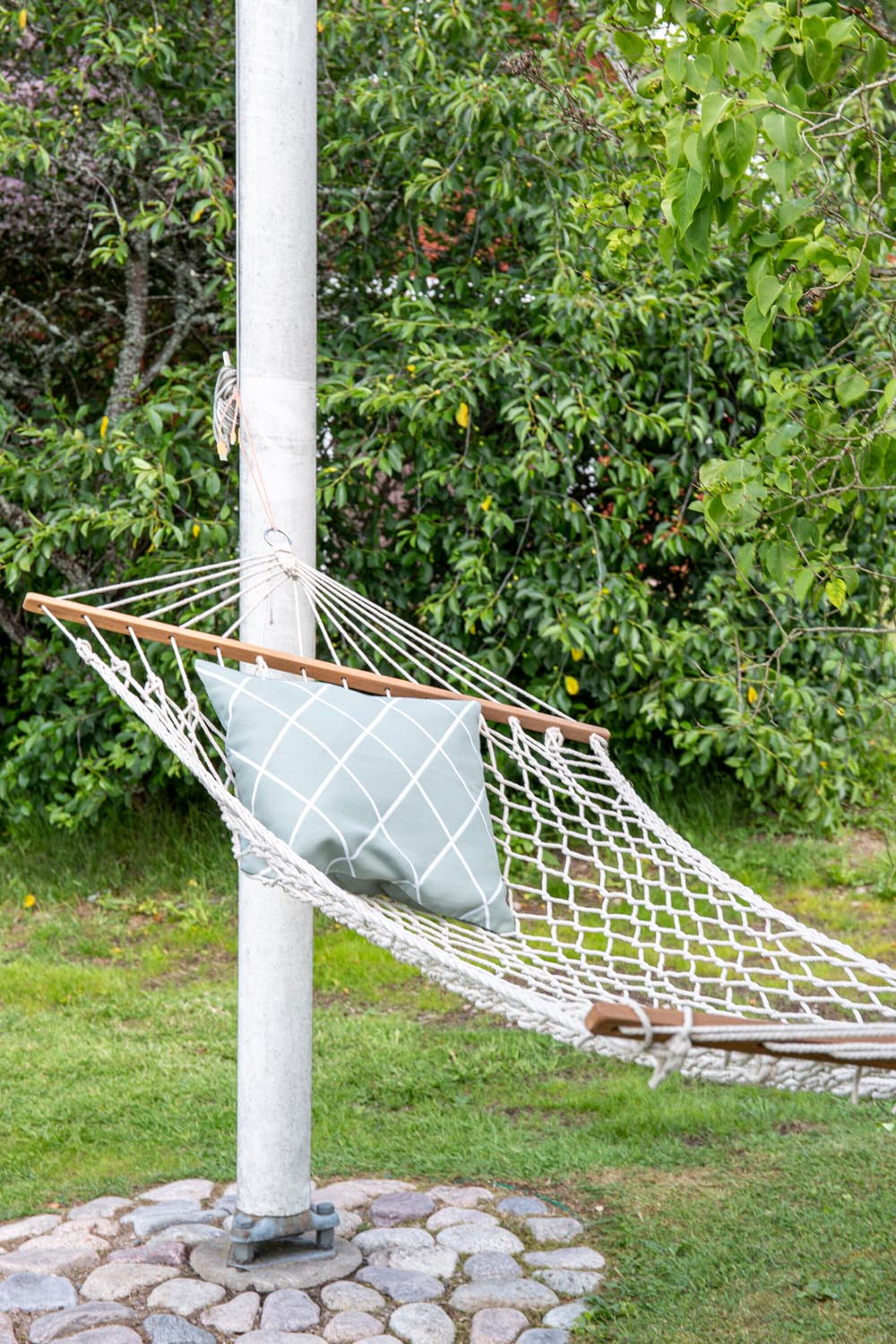 Ubud Hängematte in Weiss präsentiert im Onlineshop von KAQTU Design AG. Hängematte ist von Venture Home