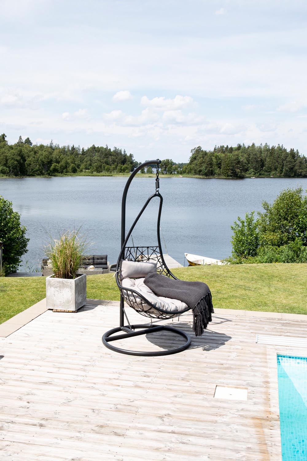 Vide Hängesessel in Schwarz präsentiert im Onlineshop von KAQTU Design AG. Outdoor-Sessel ist von Venture Home