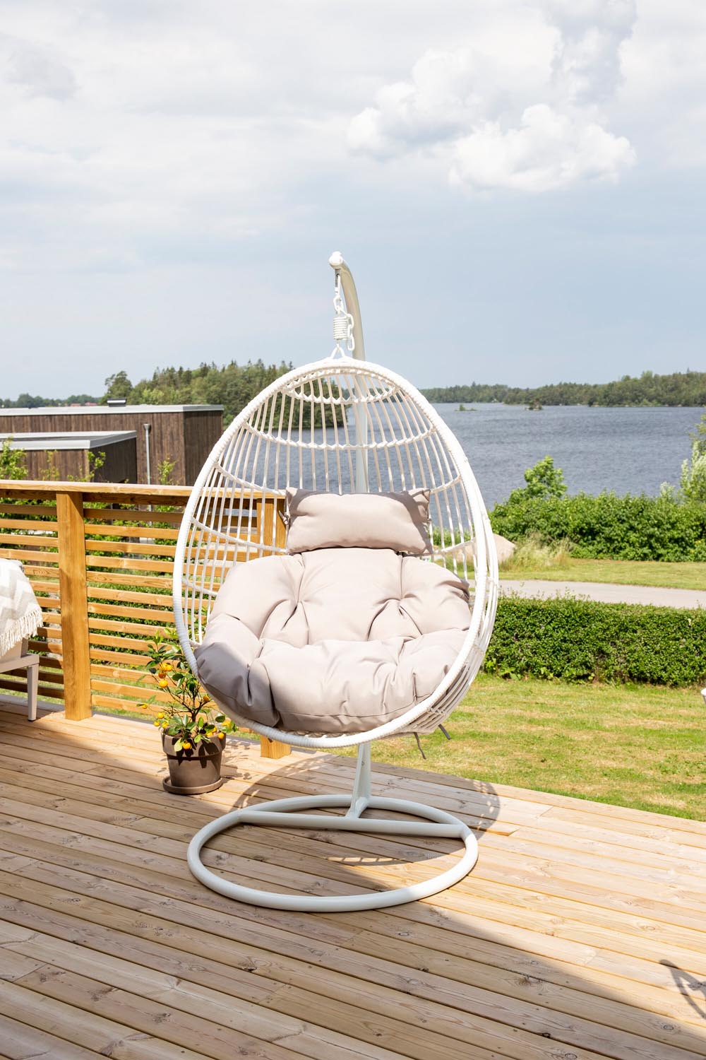 Viga Hängesessel in Weiss präsentiert im Onlineshop von KAQTU Design AG. Schaukel Outdoor ist von Venture Home