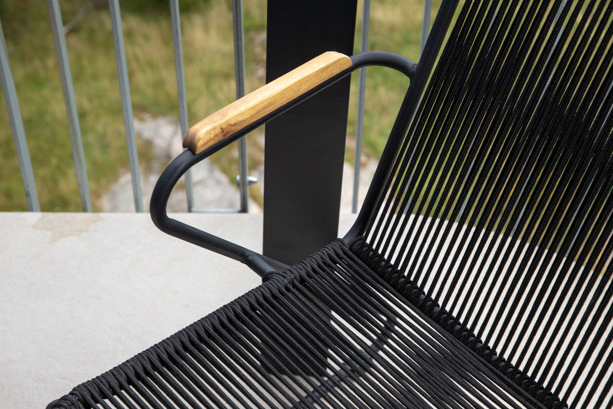 Bois Gartenstuhl in Schwarzgrau präsentiert im Onlineshop von KAQTU Design AG. Gartenstuhl mit Armlehnen ist von Venture Home