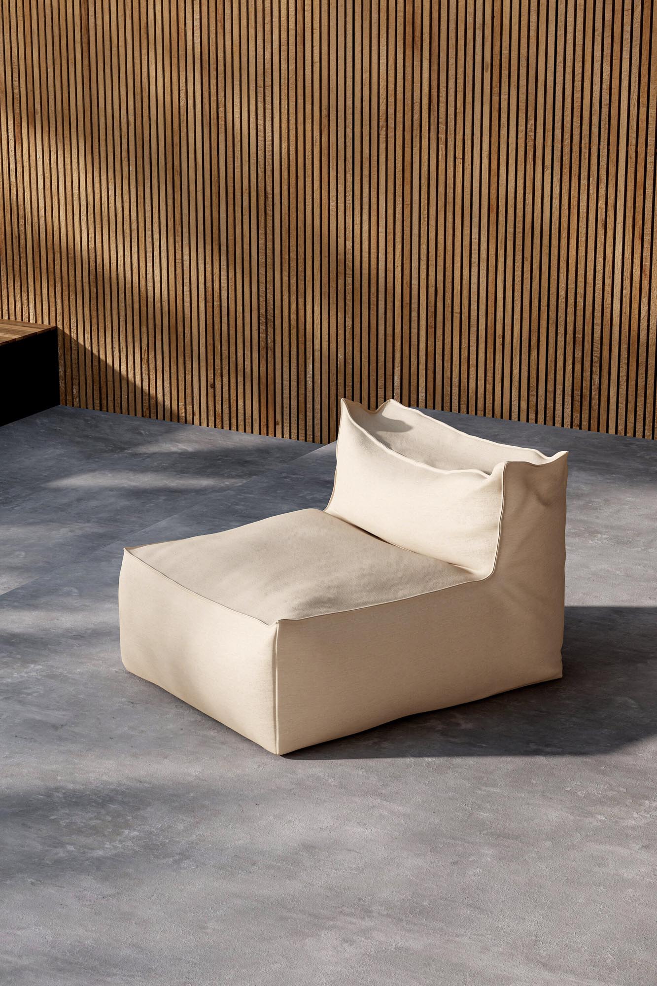 Rambo Loungesessel in Beige präsentiert im Onlineshop von KAQTU Design AG. Outdoor-Sessel ist von Venture Home