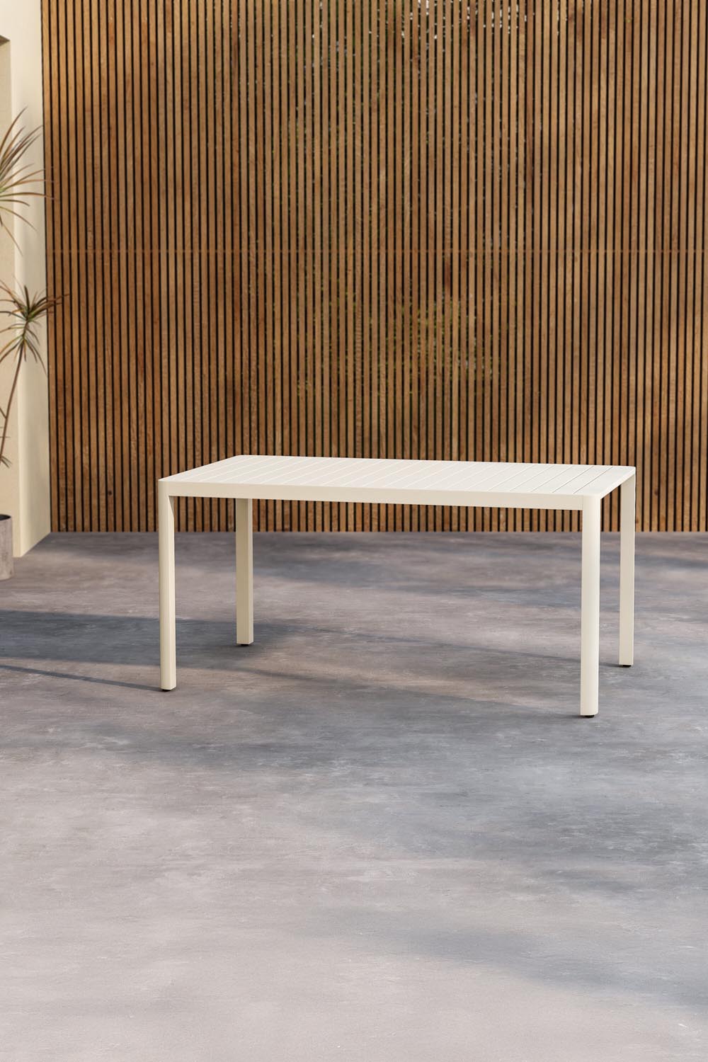 Rechteckiger Gartentisch Giardini in Beige präsentiert im Onlineshop von KAQTU Design AG. Gartentisch ist von Venture Home