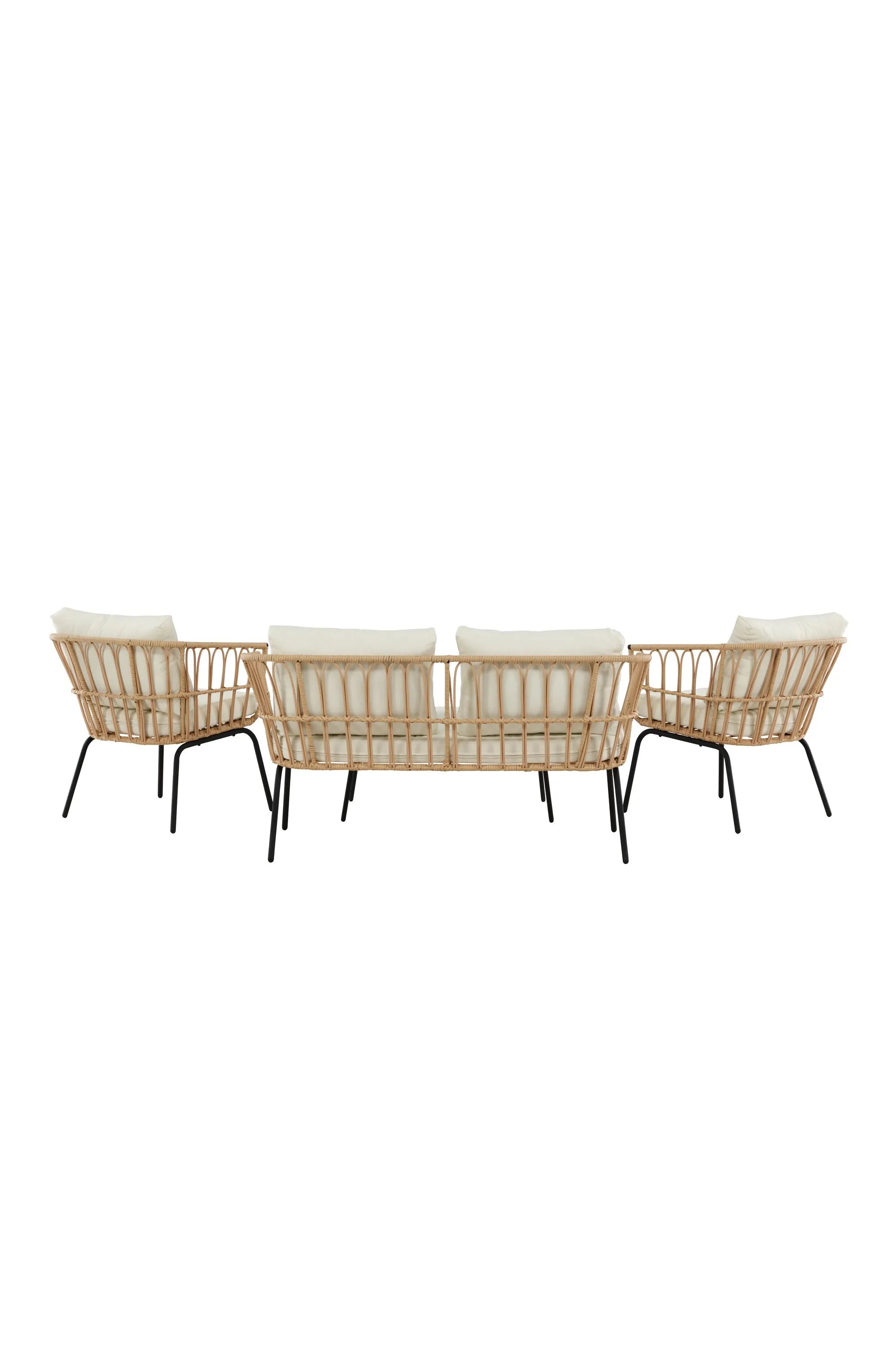 Das Ortigia Lounge Set von Venture Home vereint stilvolles Design mit Komfort. Der schwarze Metallrahmen und das Rattan-Design bieten Stabilität und Eleganz, während die beigen Kissen aus strapazierfähigem Polyester für Gemütlichkeit sorgen. Ein Tisch mit Glasplatte rundet das Set ab.