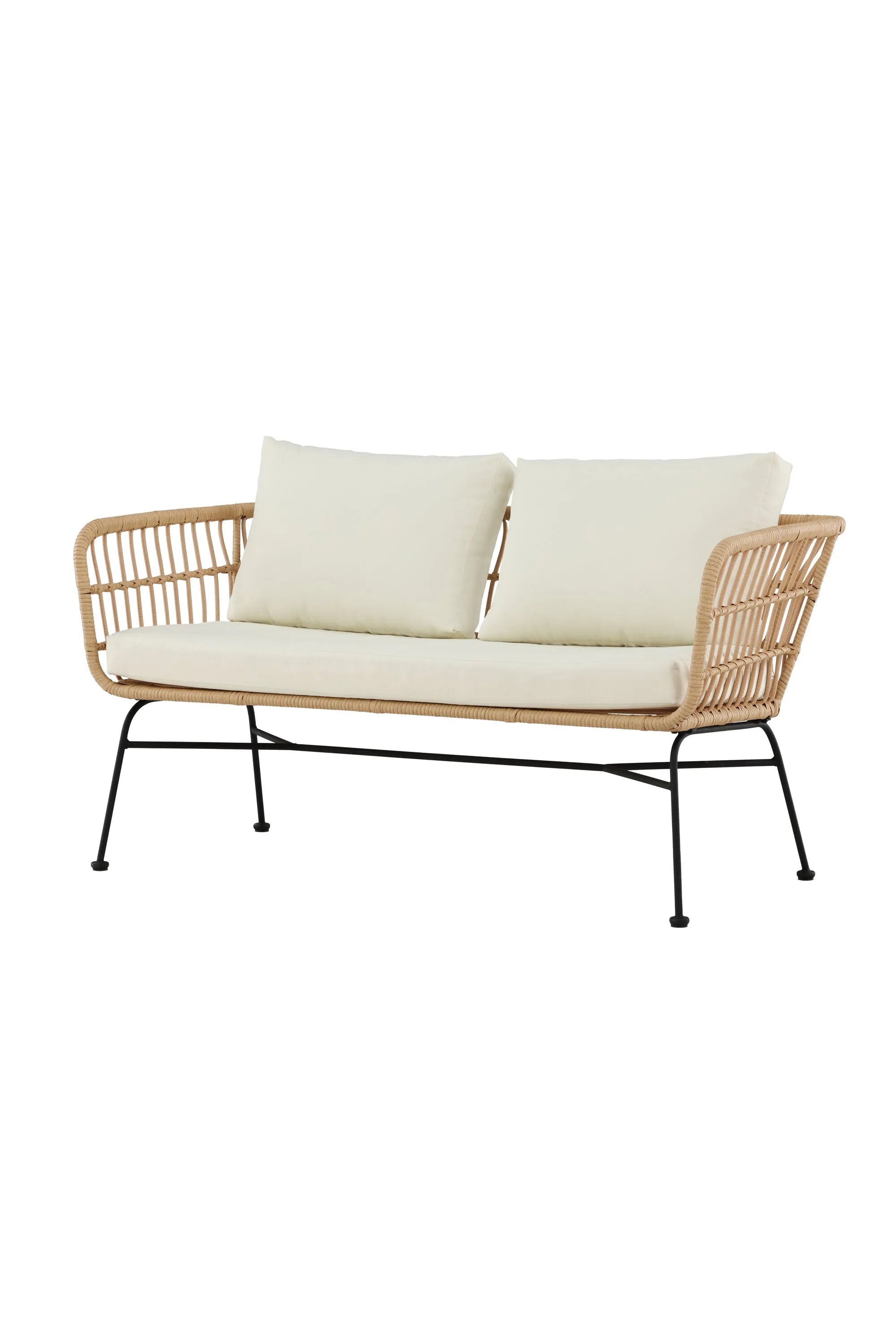 Das Isola 3-Sitzer Sofa von Venture Home bietet zeitgemäßen Stil und Bequemlichkeit für ein elegantes Wohnzimmer.
