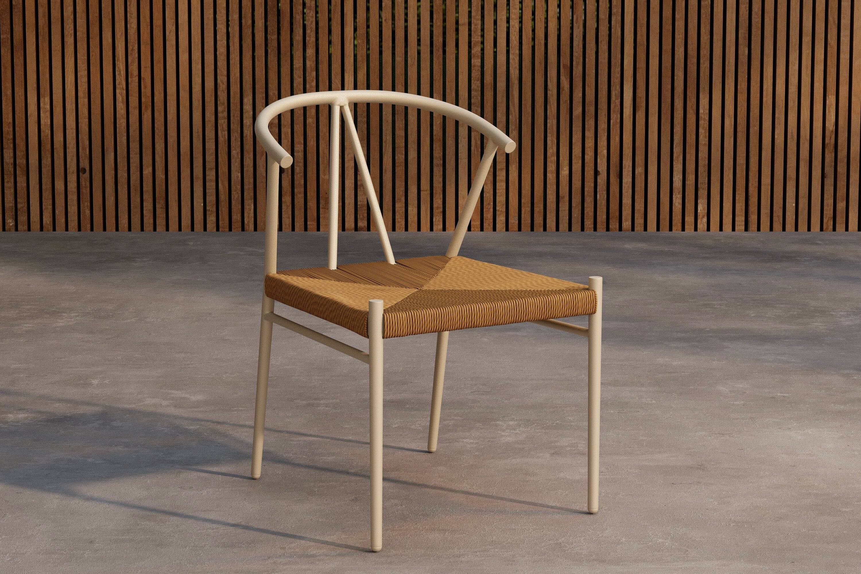 Beiger Alfons Gartenstuhl von Venture Home, stilvoll und bequem, ideal für entspannte Stunden im Garten oder auf der Terrasse.