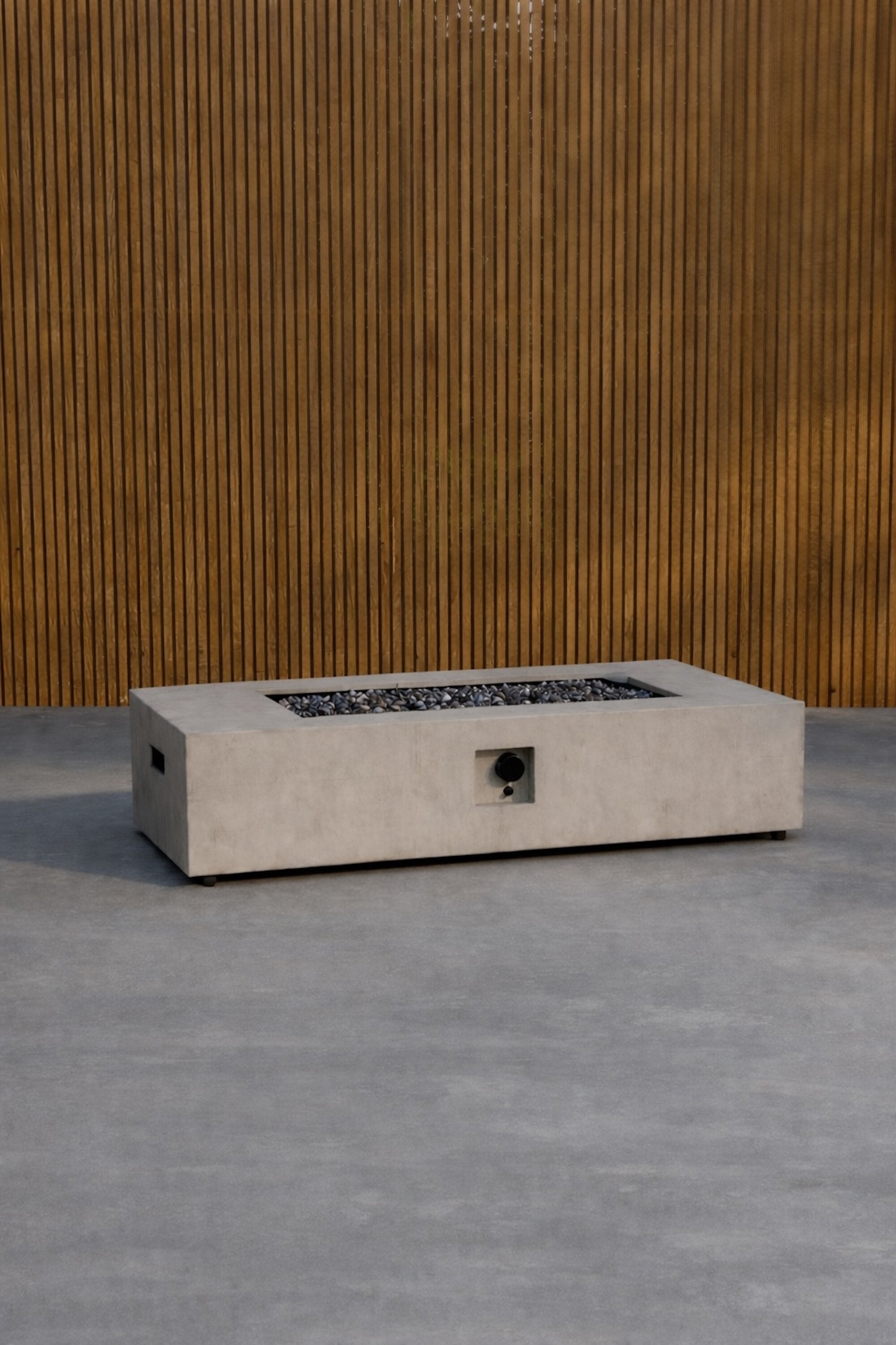 Kea Fire Basket in Grau präsentiert im Onlineshop von KAQTU Design AG. Feuerschale ist von Venture Home