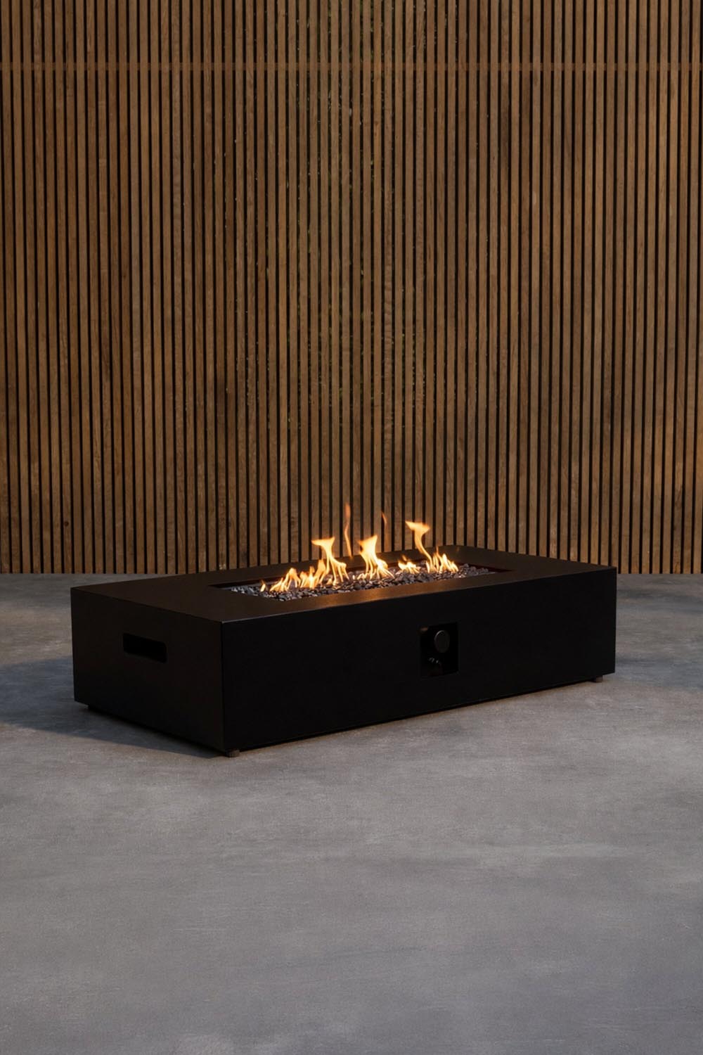 Kea Fire Basket in Schwarz präsentiert im Onlineshop von KAQTU Design AG. Feuerschale ist von Venture Home