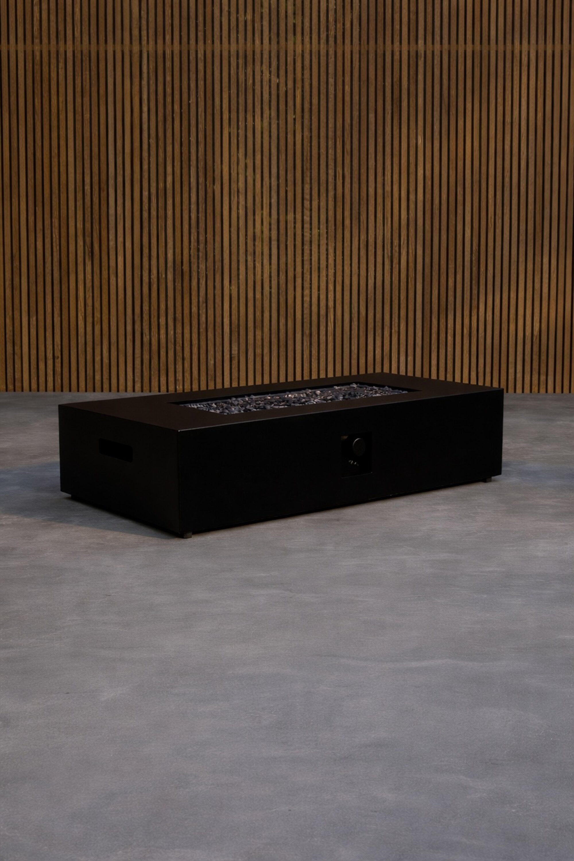 Kea Fire Basket in Schwarz präsentiert im Onlineshop von KAQTU Design AG. Feuerschale ist von Venture Home