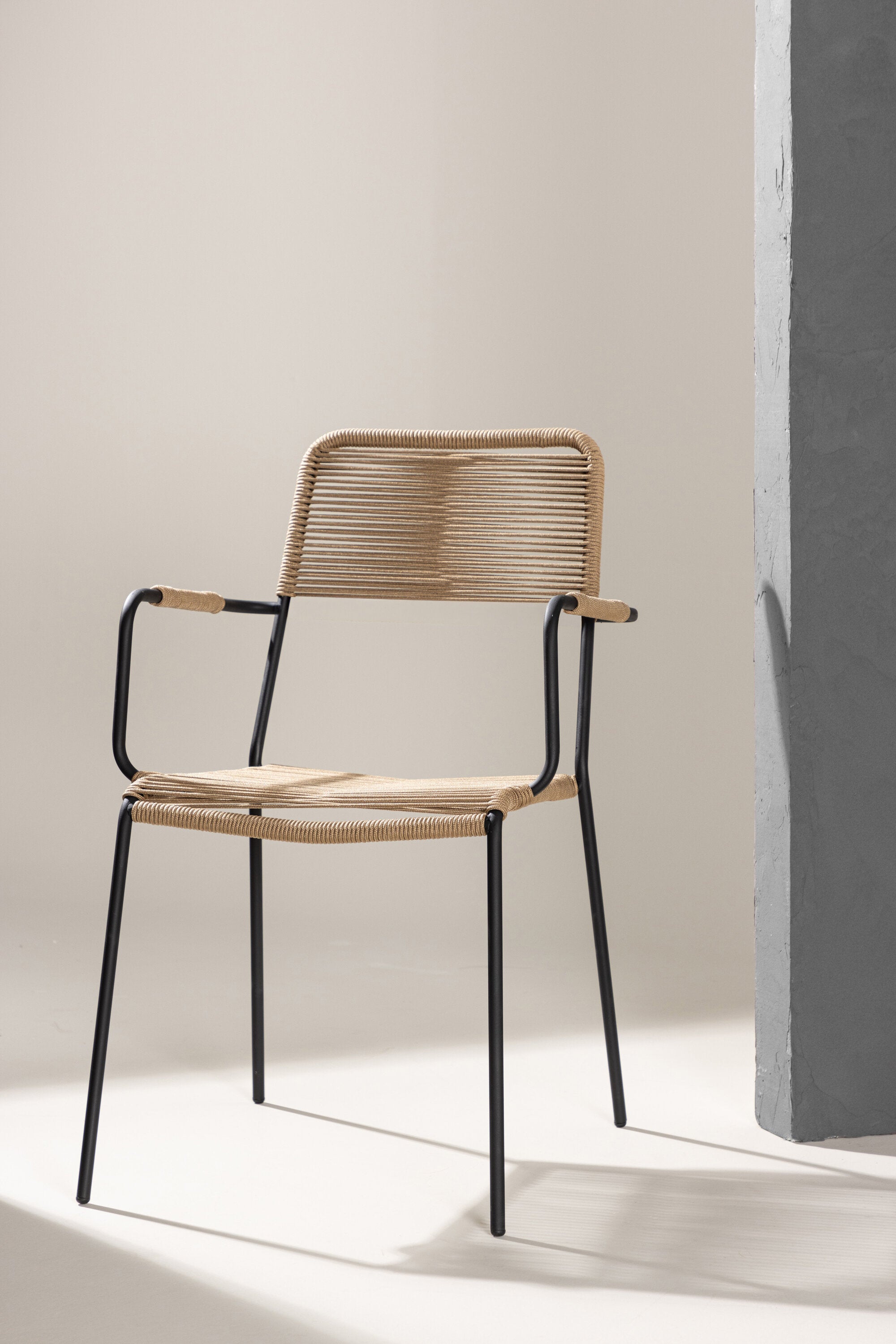 Lindos Loungestuhl in Braun präsentiert im Onlineshop von KAQTU Design AG. Outdoor-Sessel ist von Venture Home