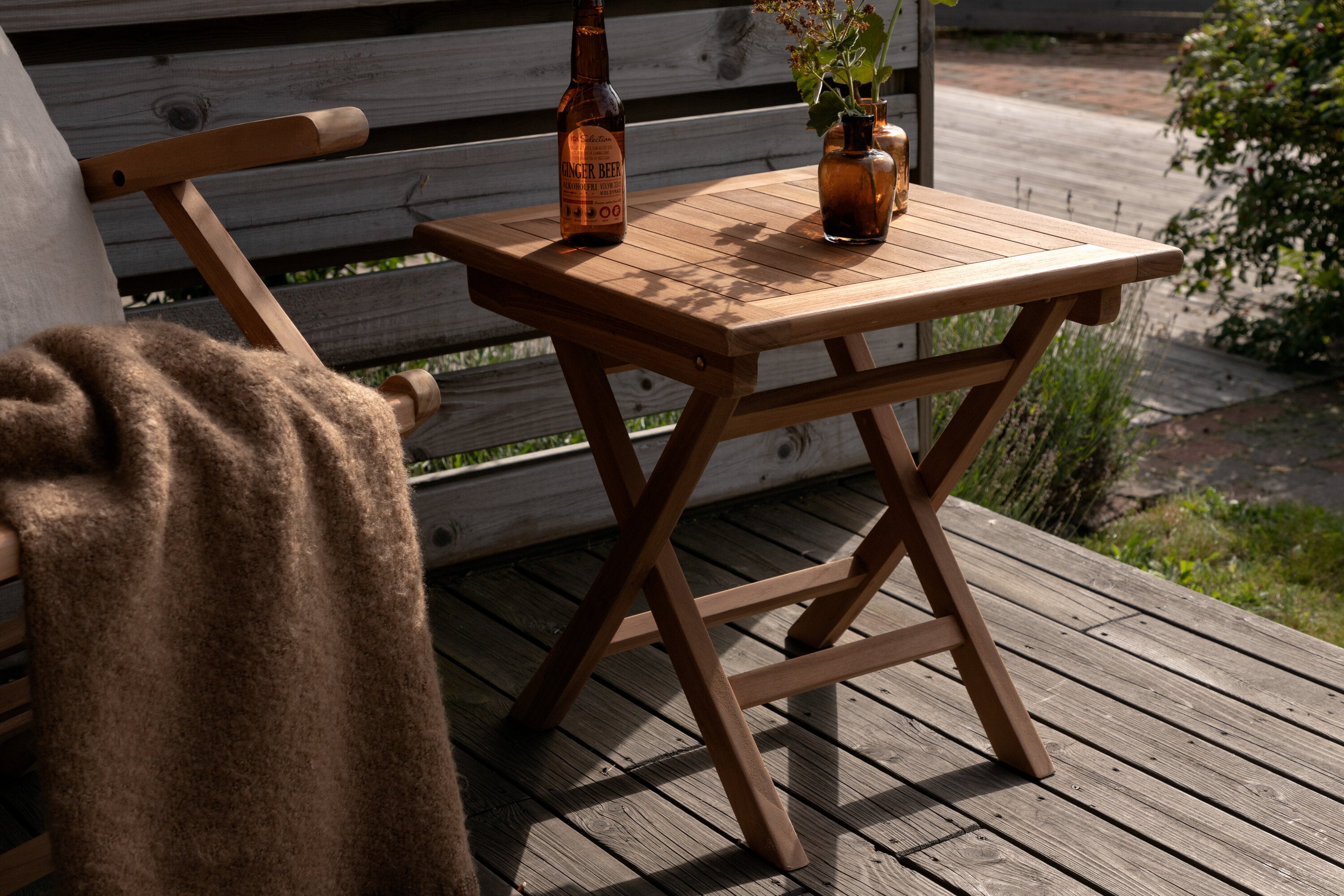 Kenya Café Tisch in Natur präsentiert im Onlineshop von KAQTU Design AG. Gartentisch ist von Venture Home