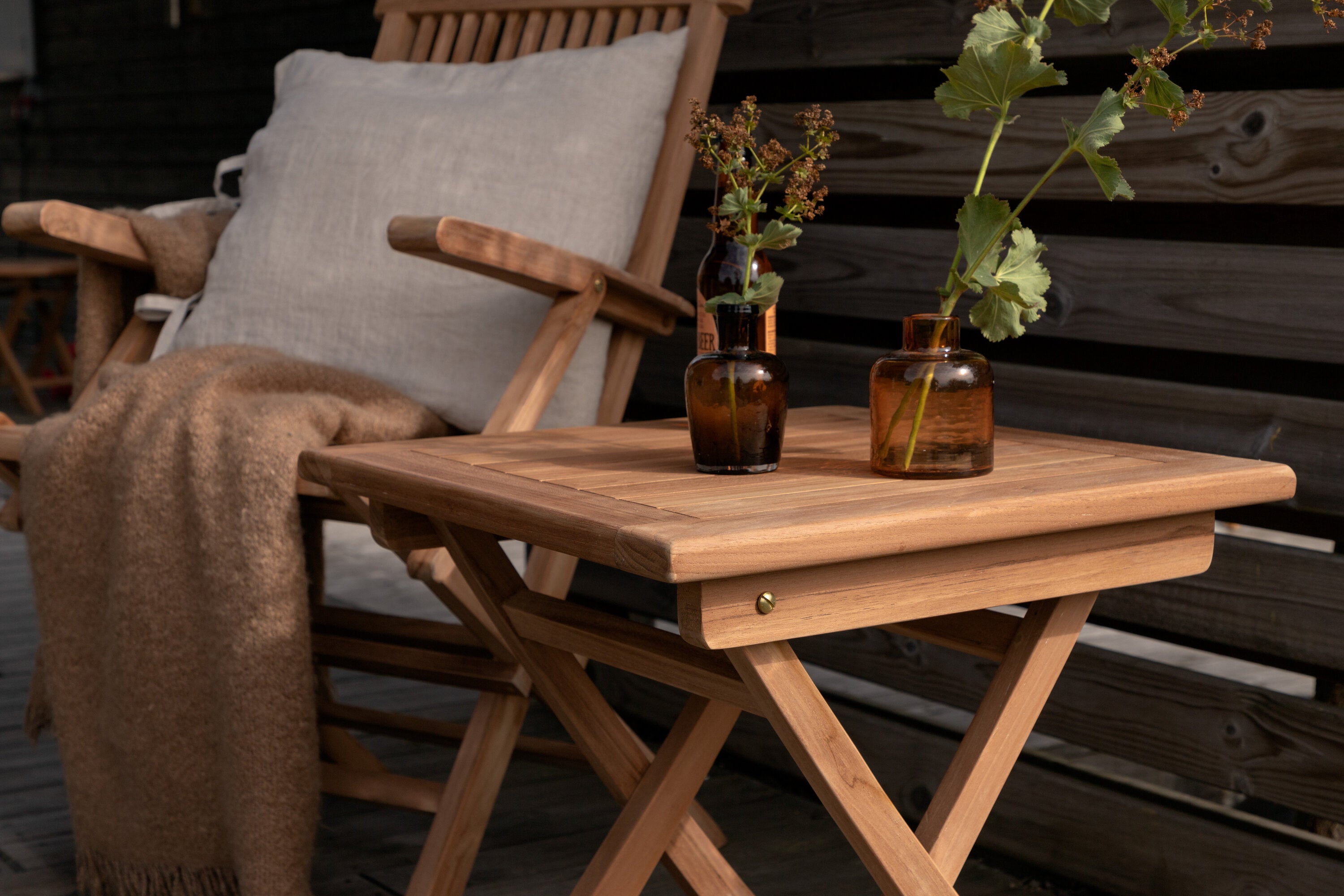 Kenya Café Tisch in Natur präsentiert im Onlineshop von KAQTU Design AG. Gartentisch ist von Venture Home