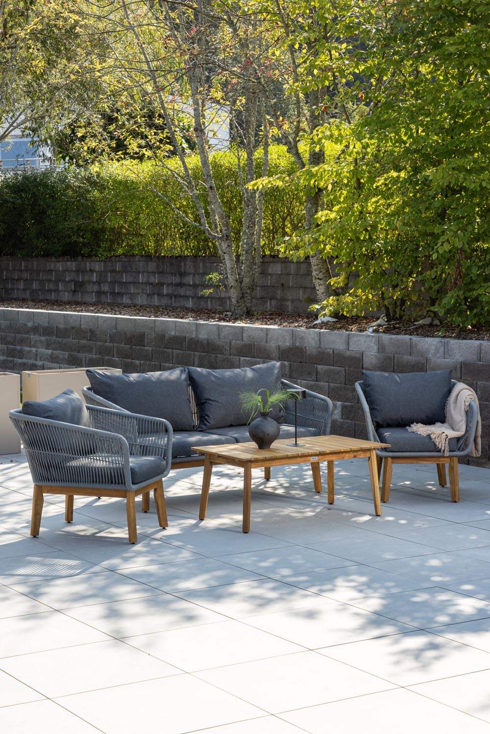 Chania Sofa-Set in Grau präsentiert im Onlineshop von KAQTU Design AG. Loungeset ist von Venture Home
